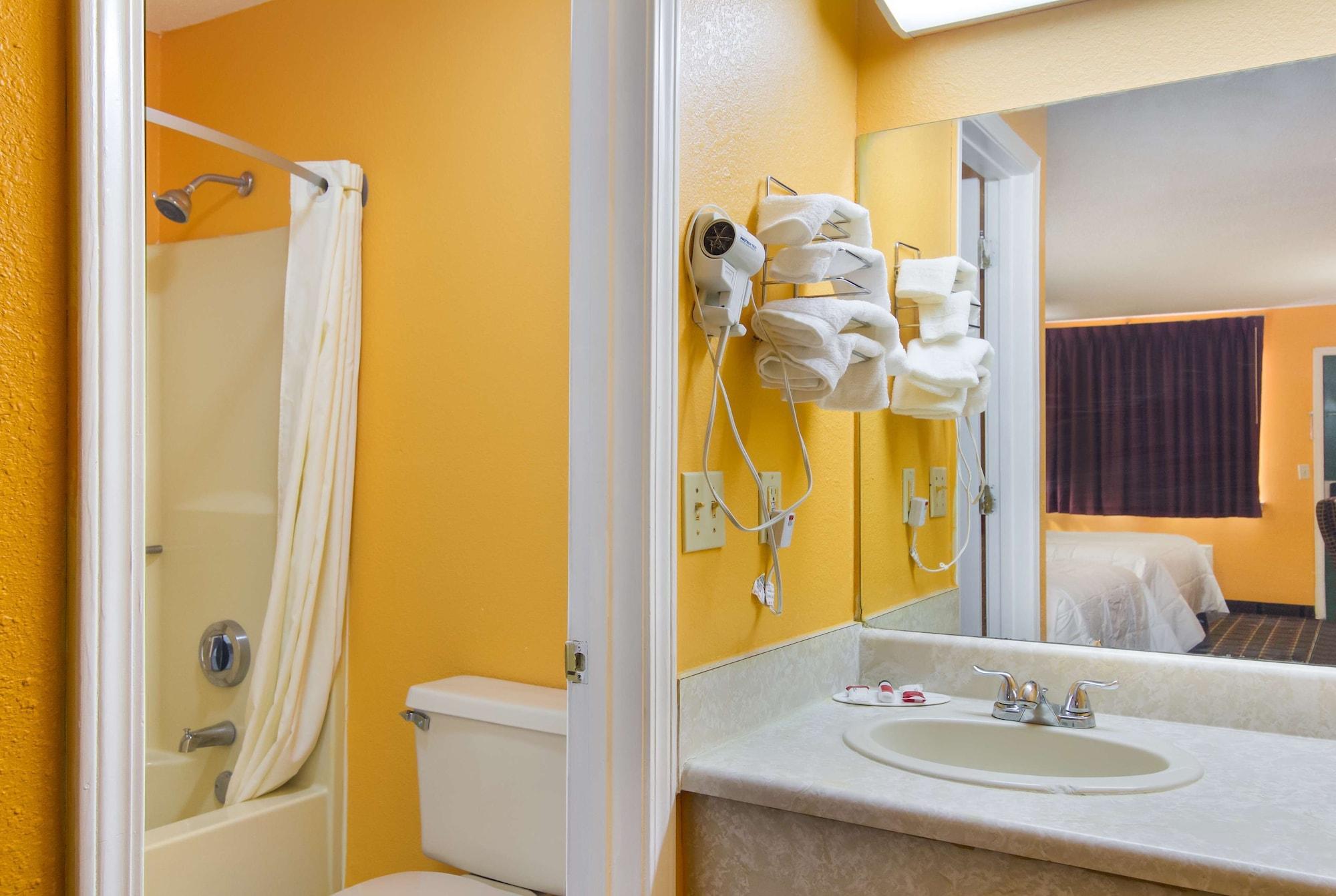 Equipamiento de Habitación Americas Best Value Inn Darien