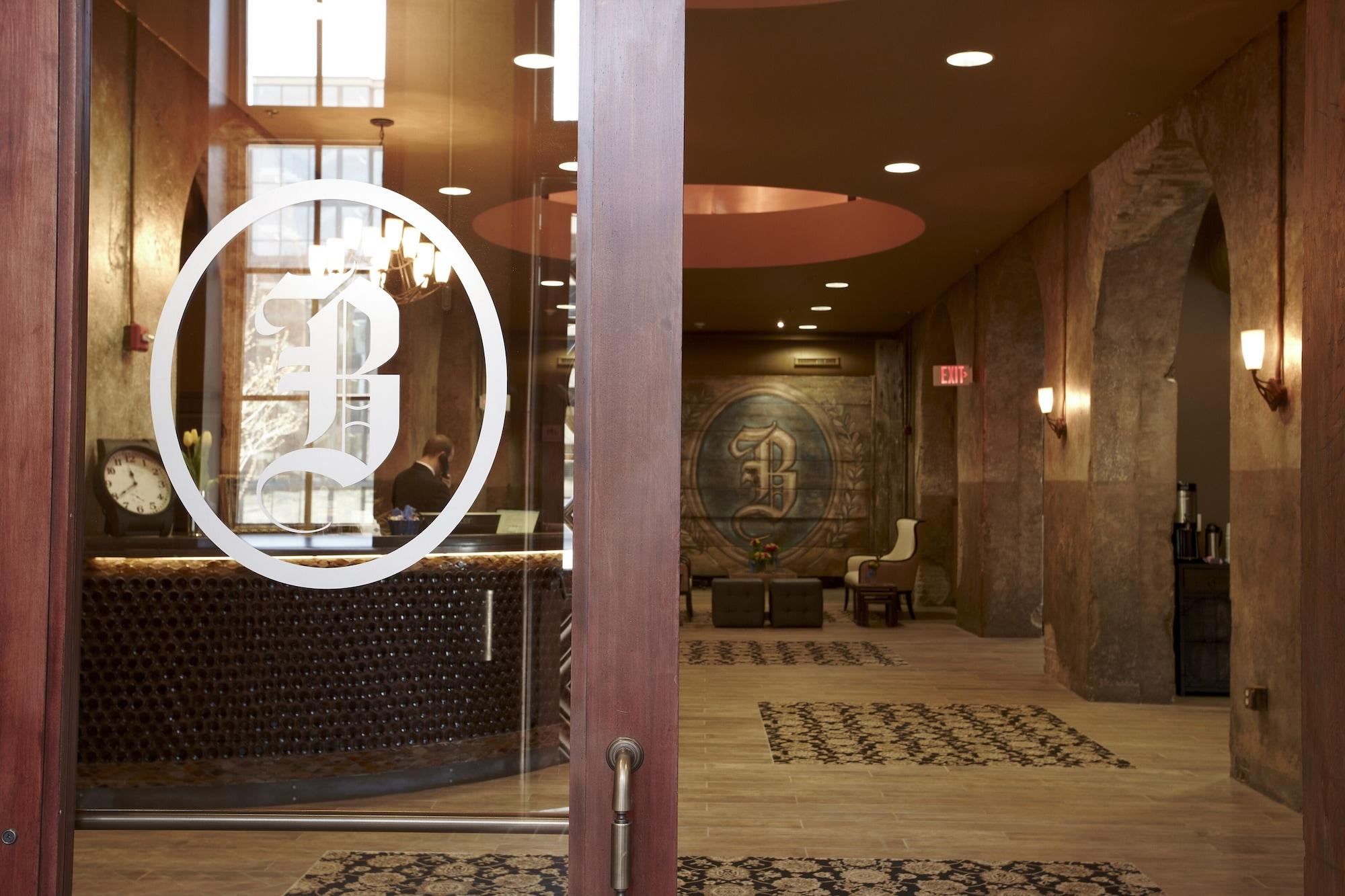 Vista Lobby The Brewhouse Inn & Suites