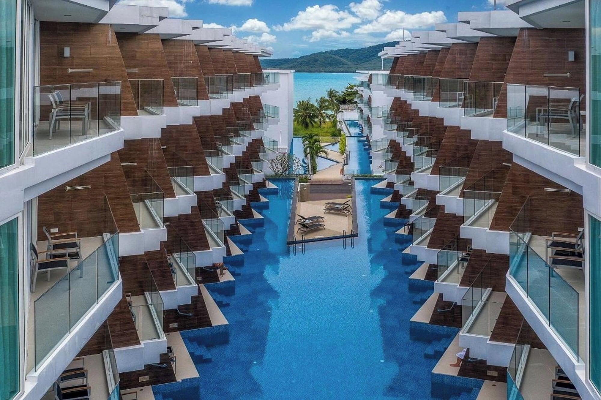 Vista Exterior The Beachfront Hotel Phuket