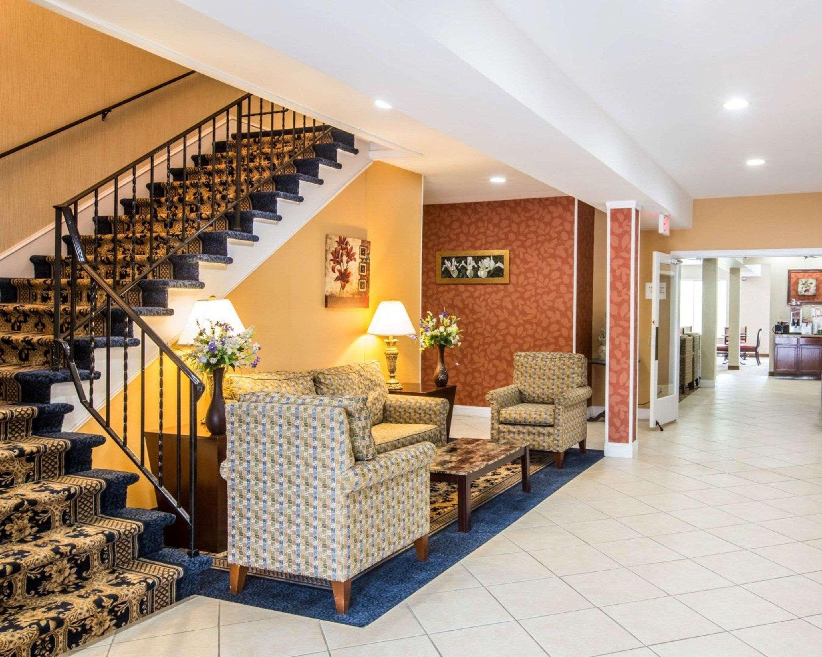 Vista Lobby Econo Lodge Lakes Region