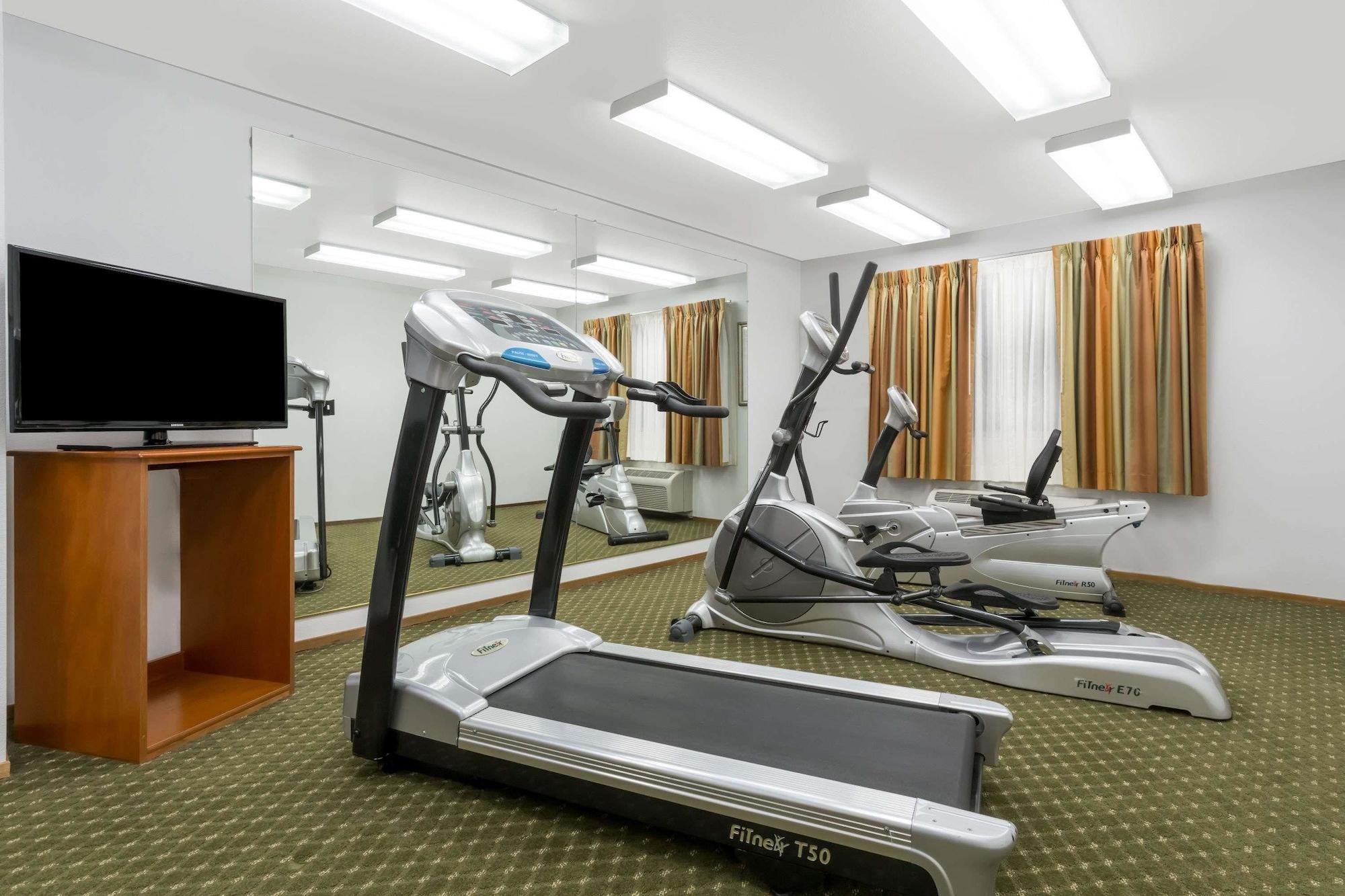 Gimnasio Super 8 by Wyndham Cloverdale Wine Country