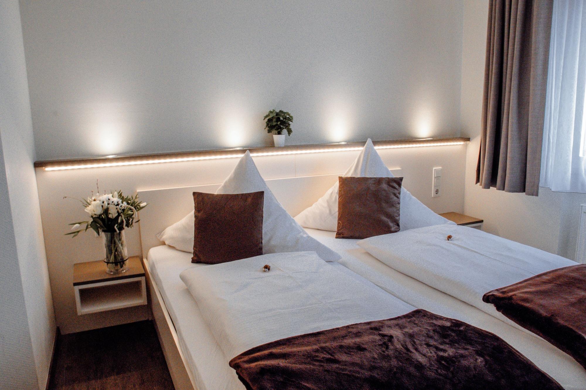 Varios Central Hotel Garni