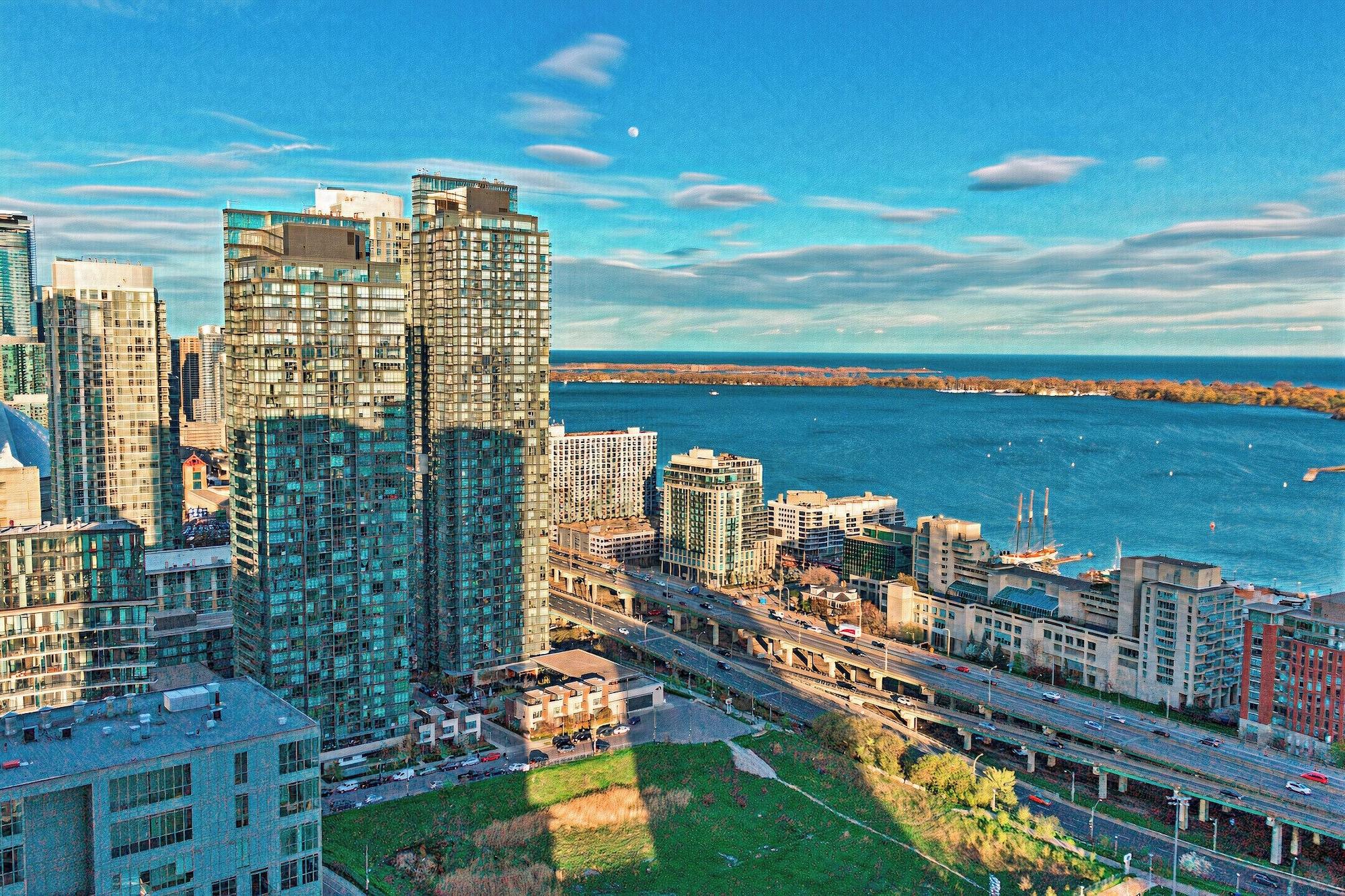 Varios Downtown Toronto Luxury Suites