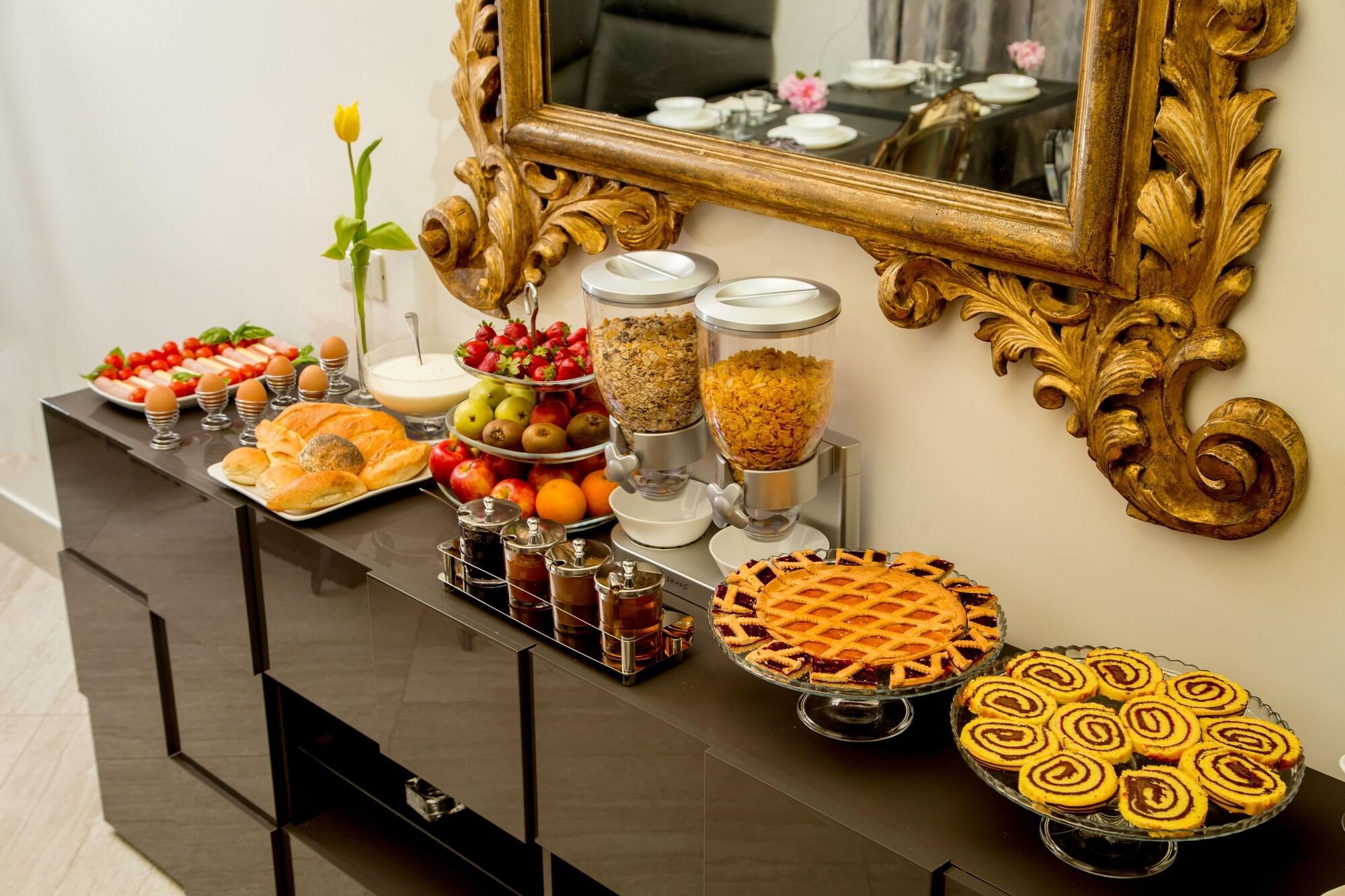 Restaurant GCF Luxury Suites, Guest House