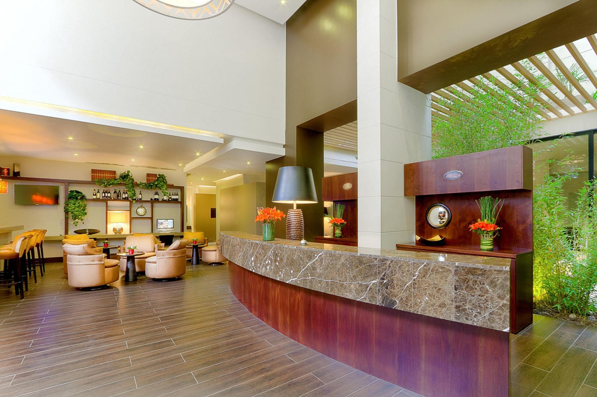 Vista Lobby 93 Luxury Suites & Residences