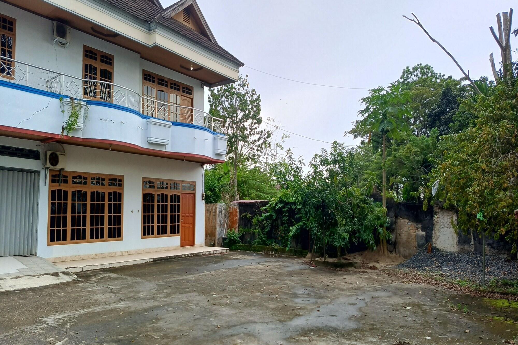 Vista Exterior OYO 93652 Karunia Kost & PenginapanNearSiring Marabahan (Ulek Barito)