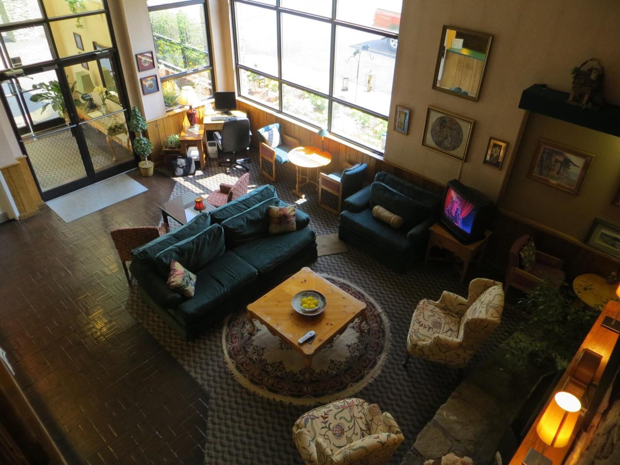 Vista Lobby Americourt Hotel