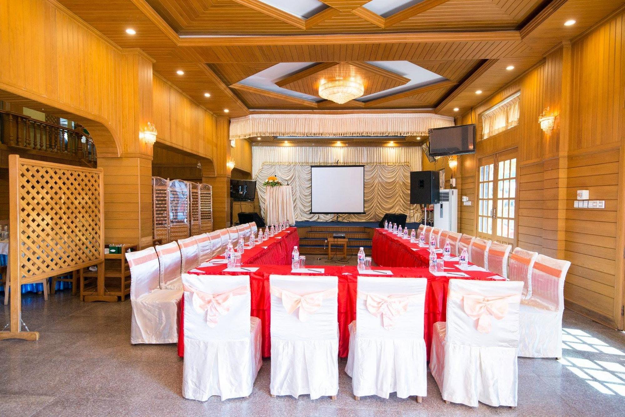 Sala de Reuniones Cherry Queen Hotel