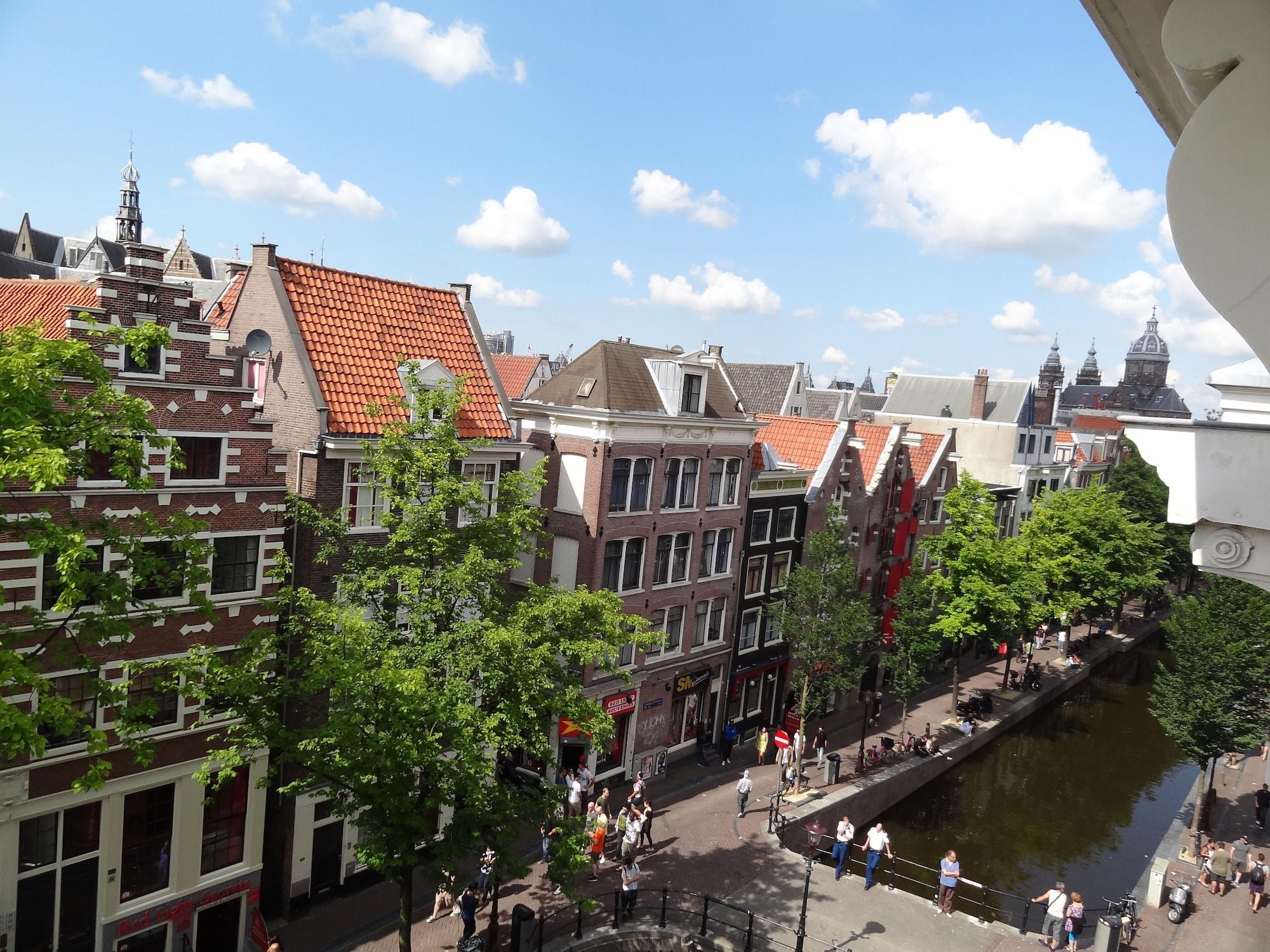 Comodidades del Alojamiento Hotel & bar Royal taste Amsterdam