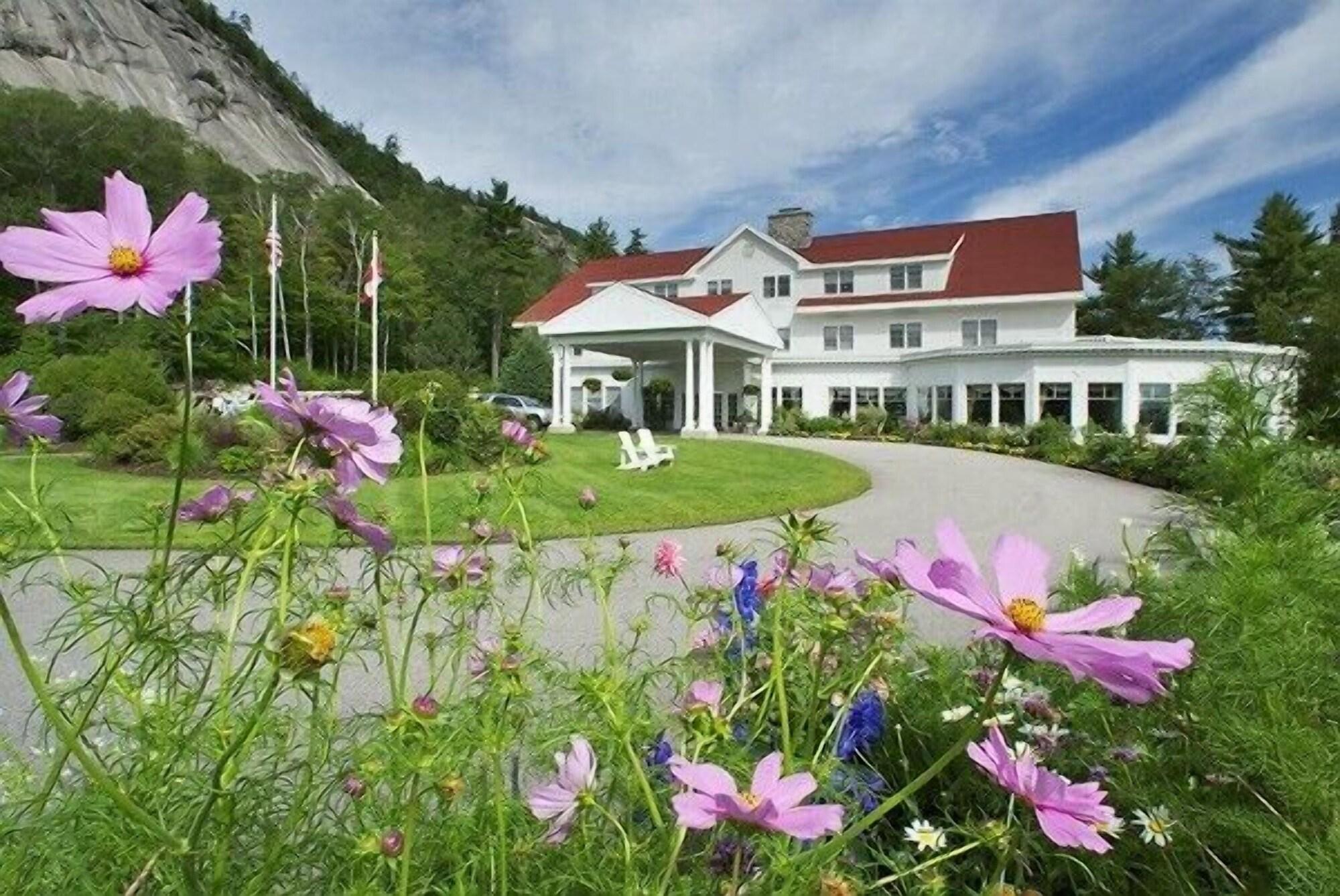 Vista Exterior The White Mountain Hotel & Resort