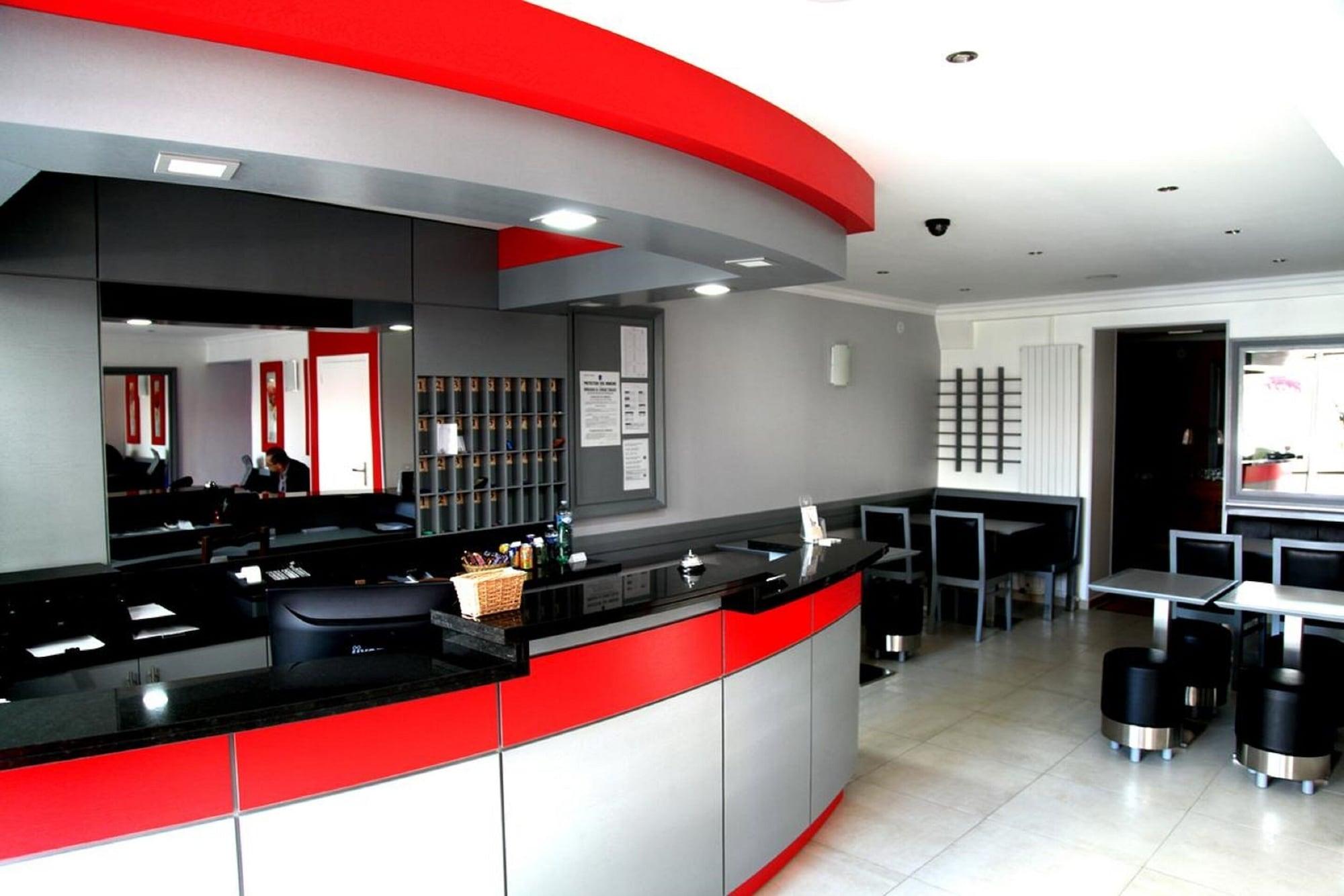 Varios Hotel Briand devient Hotel IPL