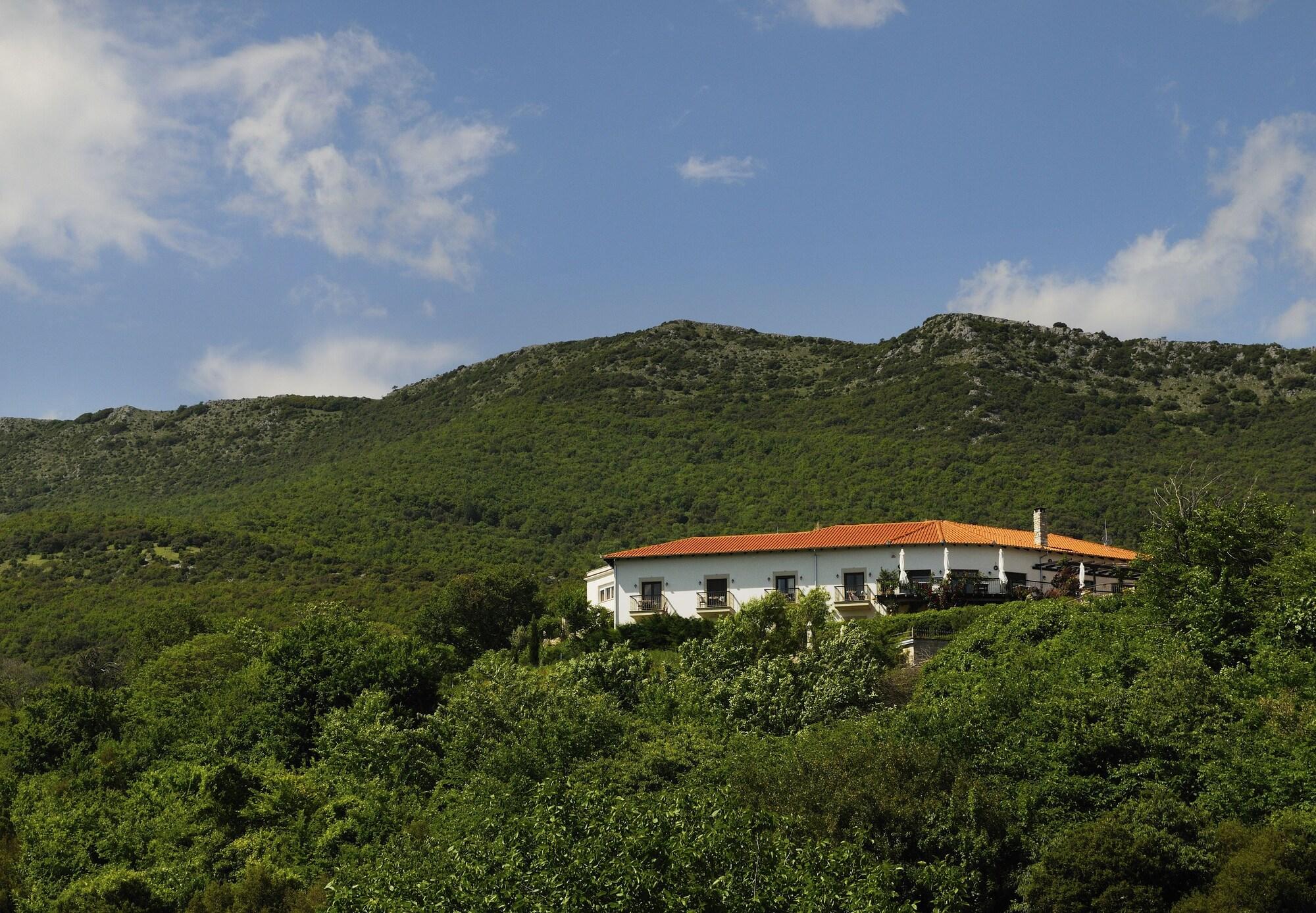 Varios Jennifer Home Hotel