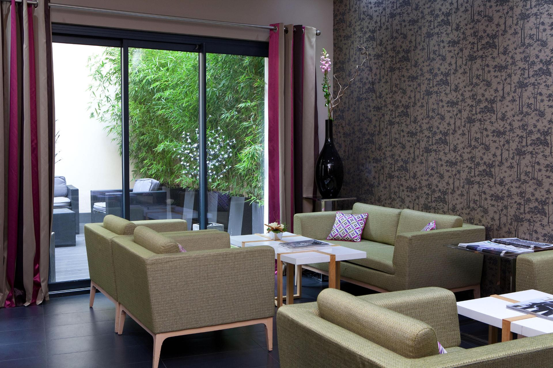 Vista Lobby Serotel Suites Opera
