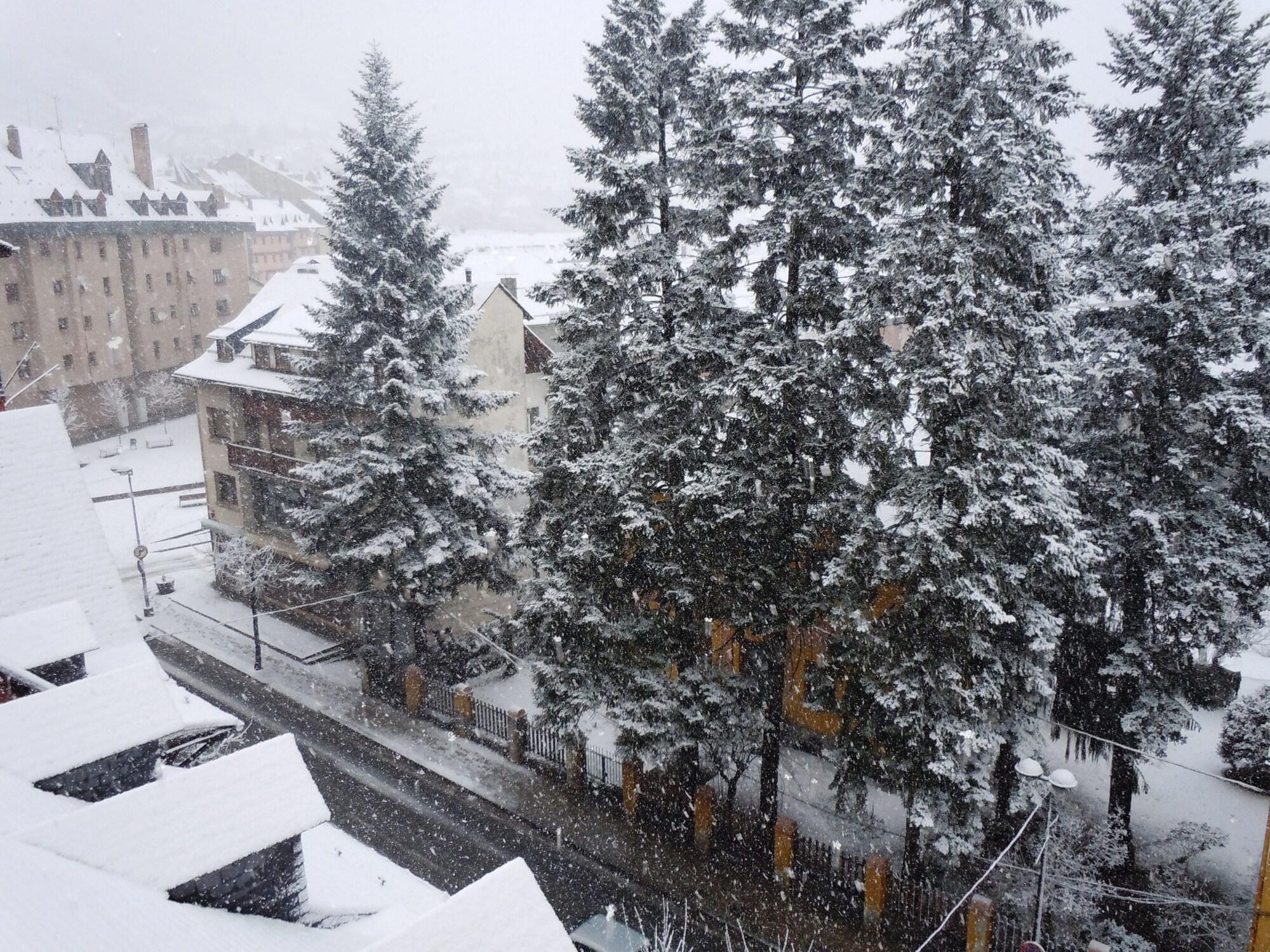 Vista Exterior Hotel Urogallo