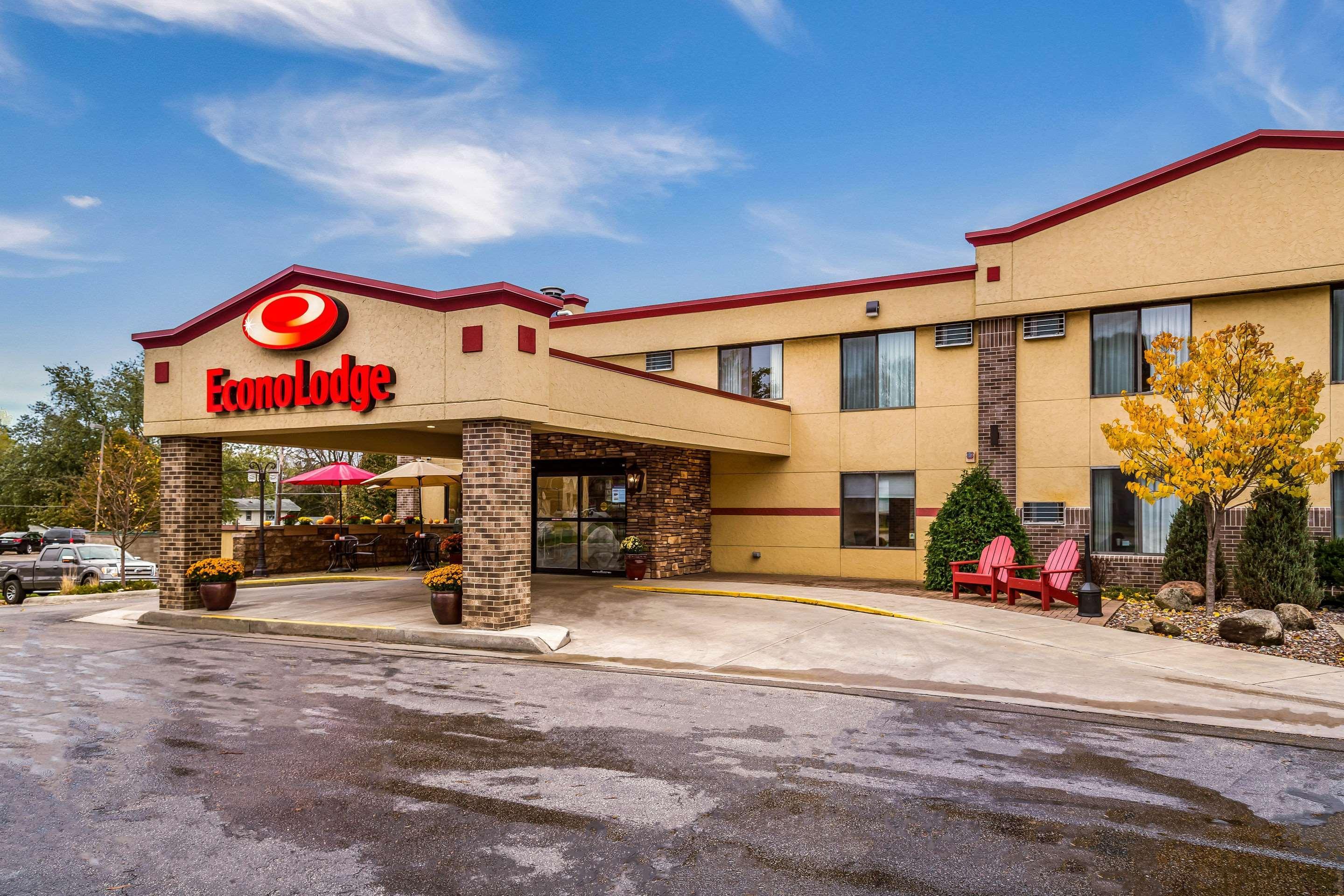Vista Exterior Econo Lodge Mayo Clinic Area