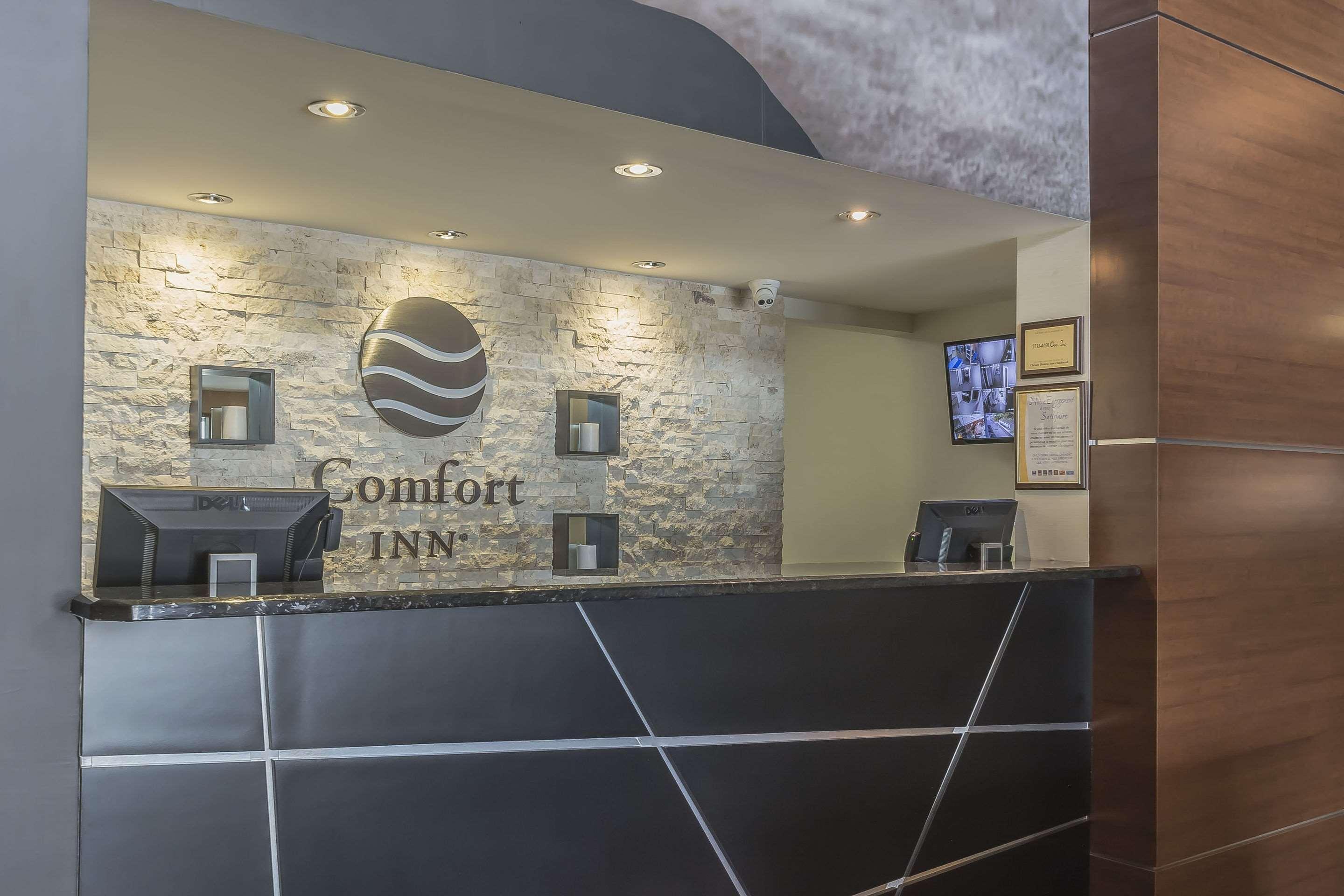 Vista Lobby Comfort Inn St Georges De Beauce