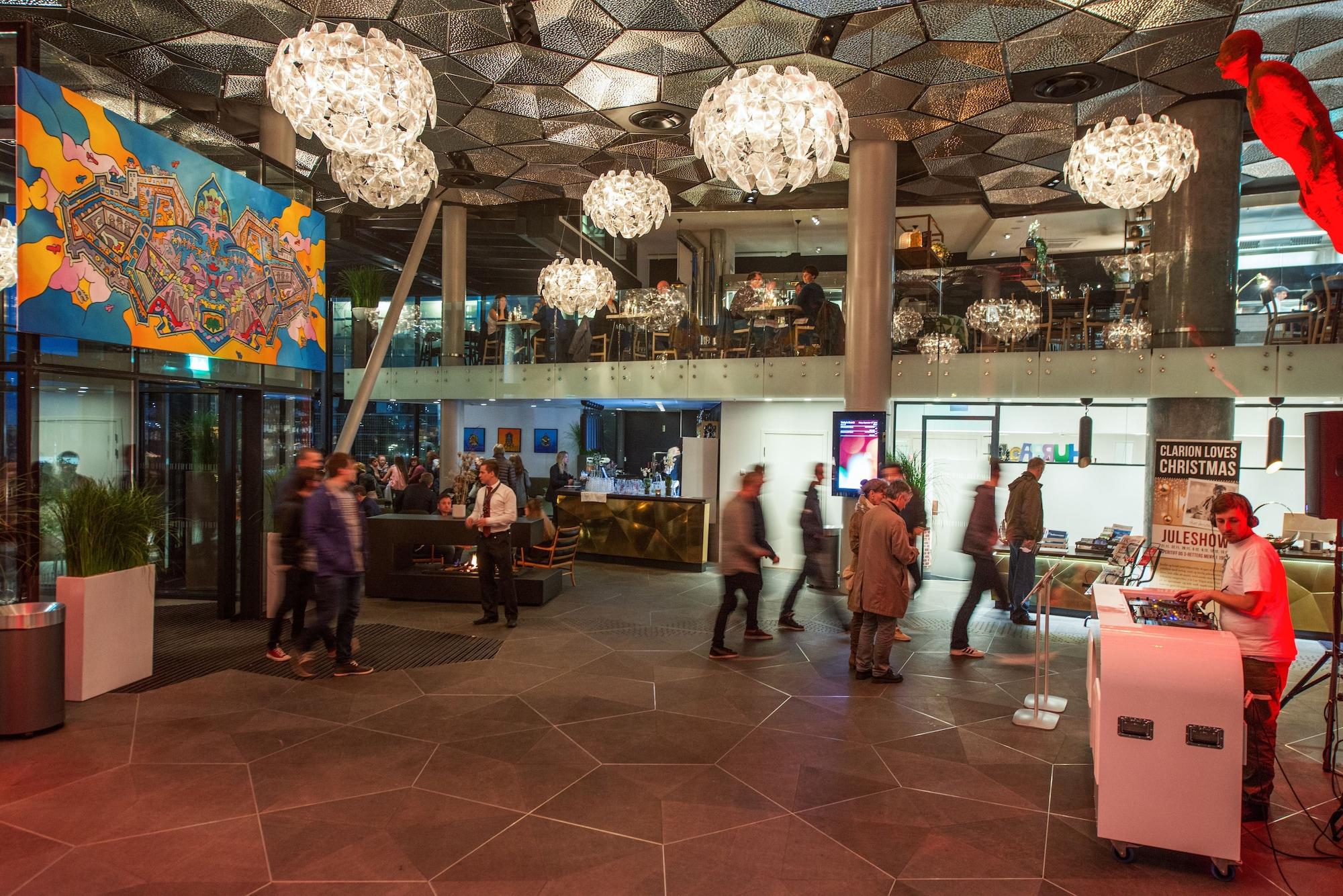 Vista Lobby Clarion Hotel The Edge