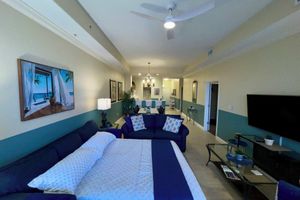 Alquiler Vacacional - Serene Oasis Lakefront Penthouse Facing Disney