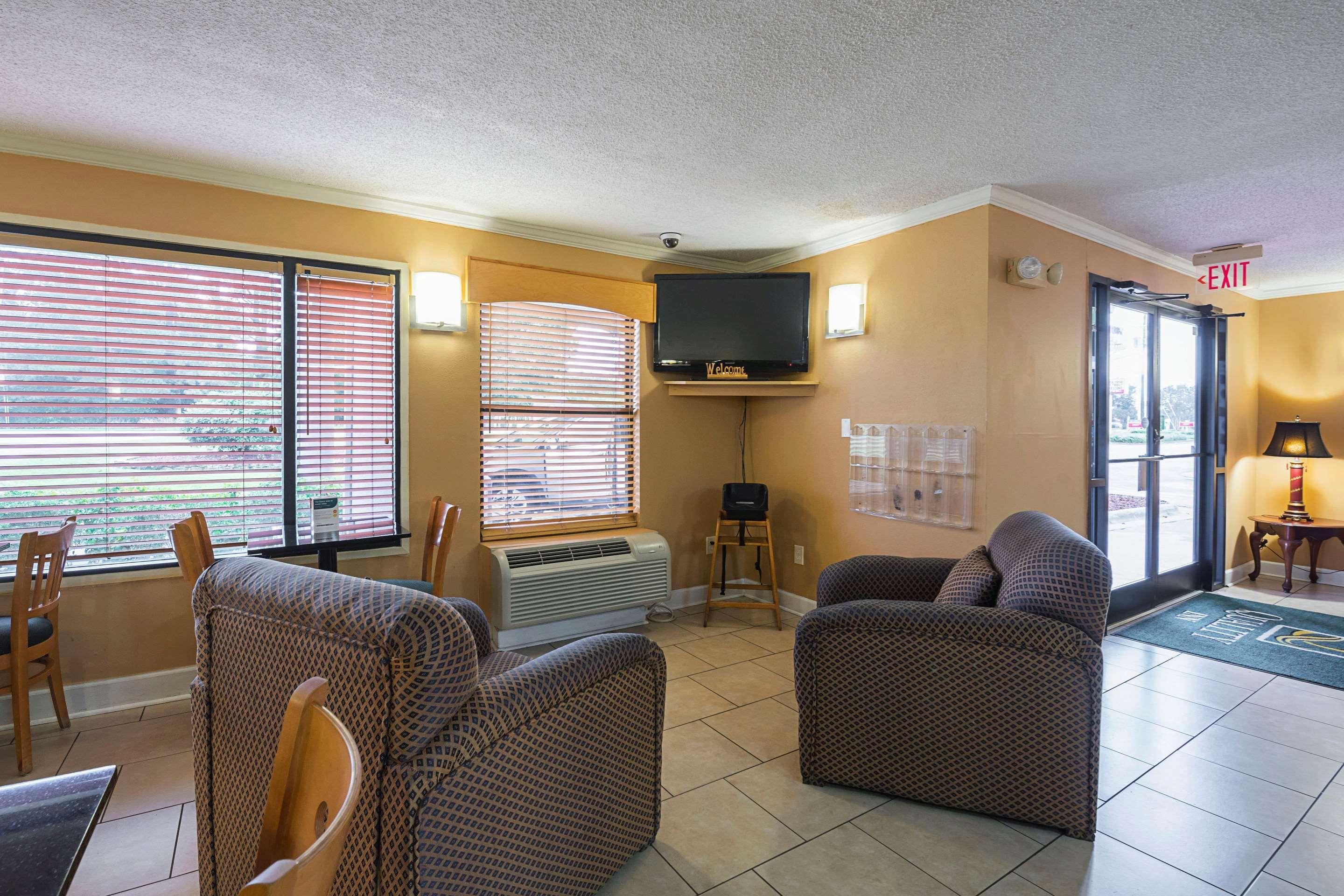 Vista Lobby Quality Inn Washington NC