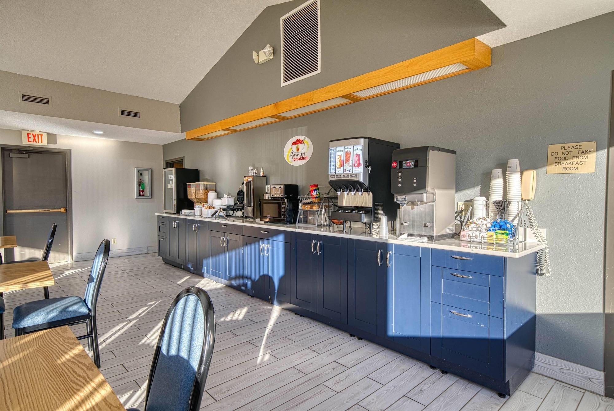 Restaurant Super 8 by Wyndham Hot Springs