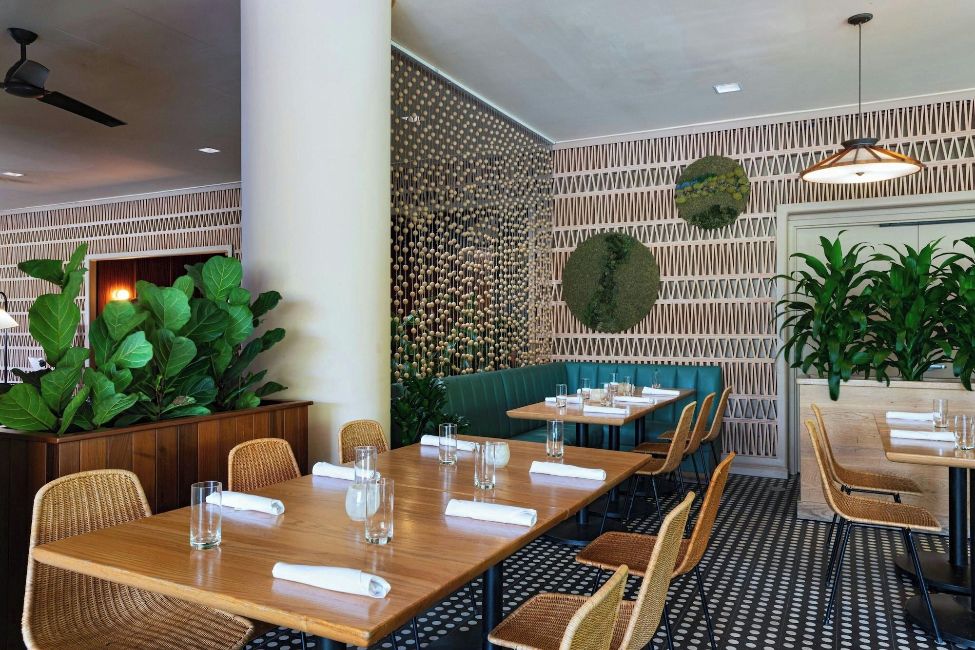 Restaurant The Laylow Waikiki, Autograph Collection