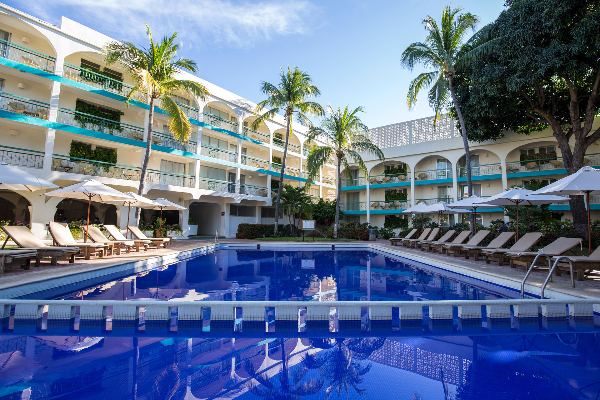 Pool view Hotel Suites Villasol