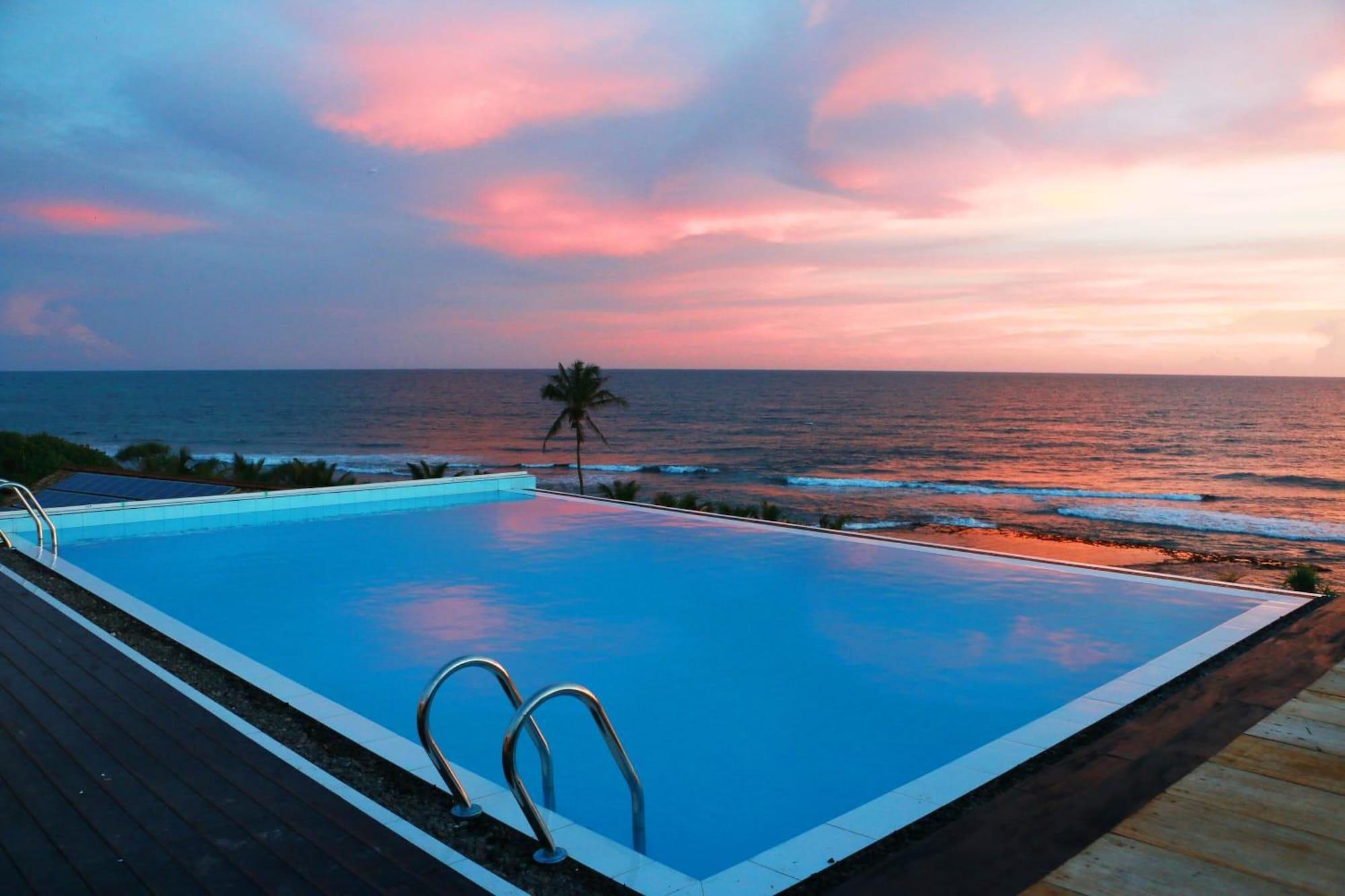 Vista Piscina Mirissa Gate
