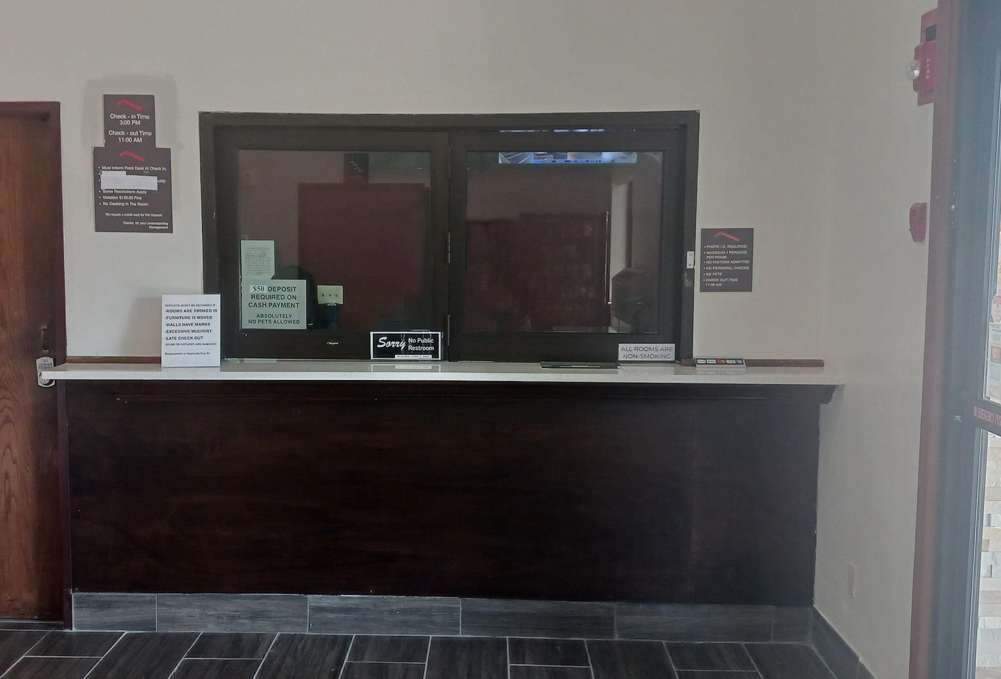Vista Lobby Red Roof Inn Huntsville, AL