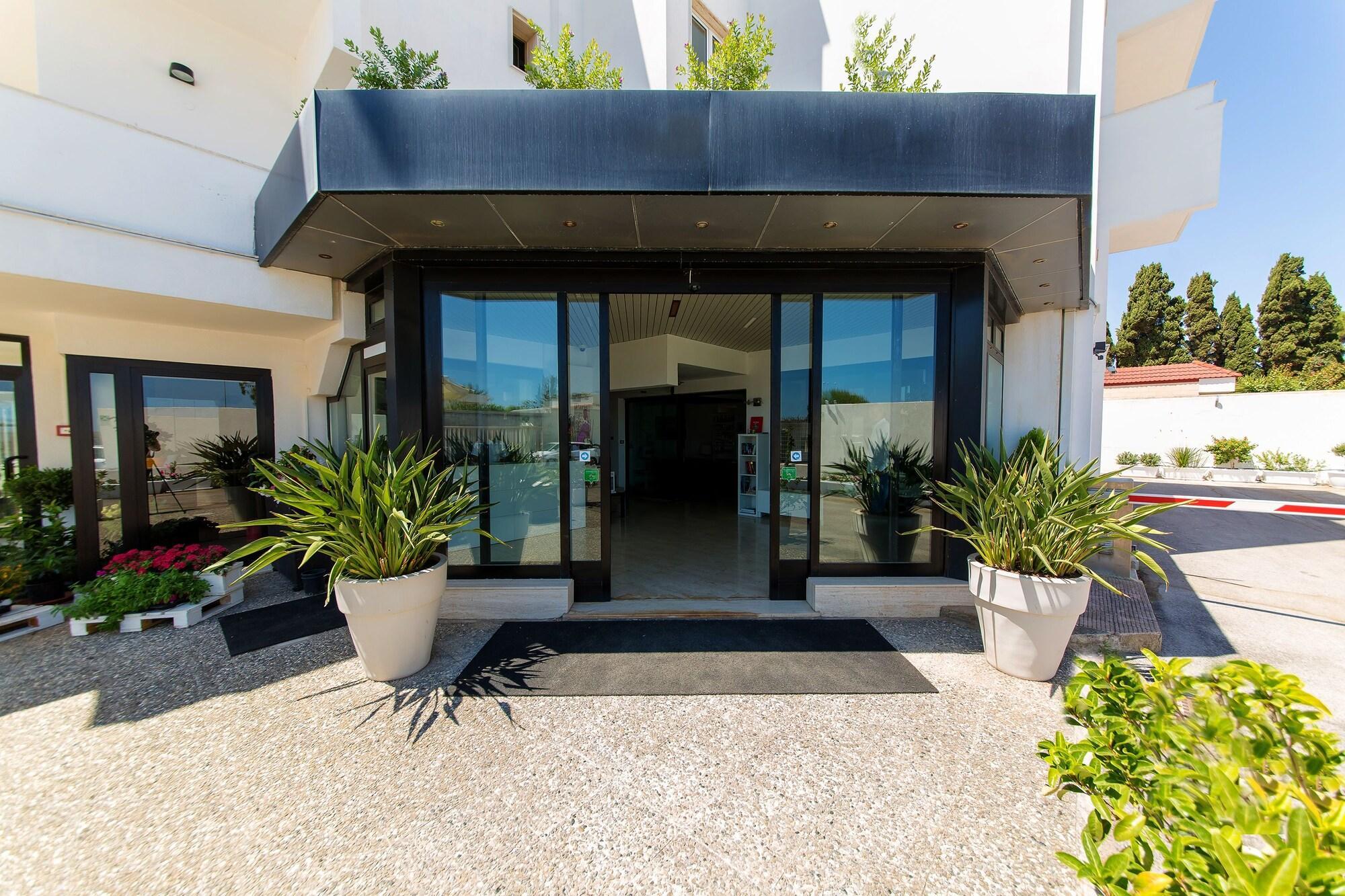 Vista Exterior Hotel Riviera