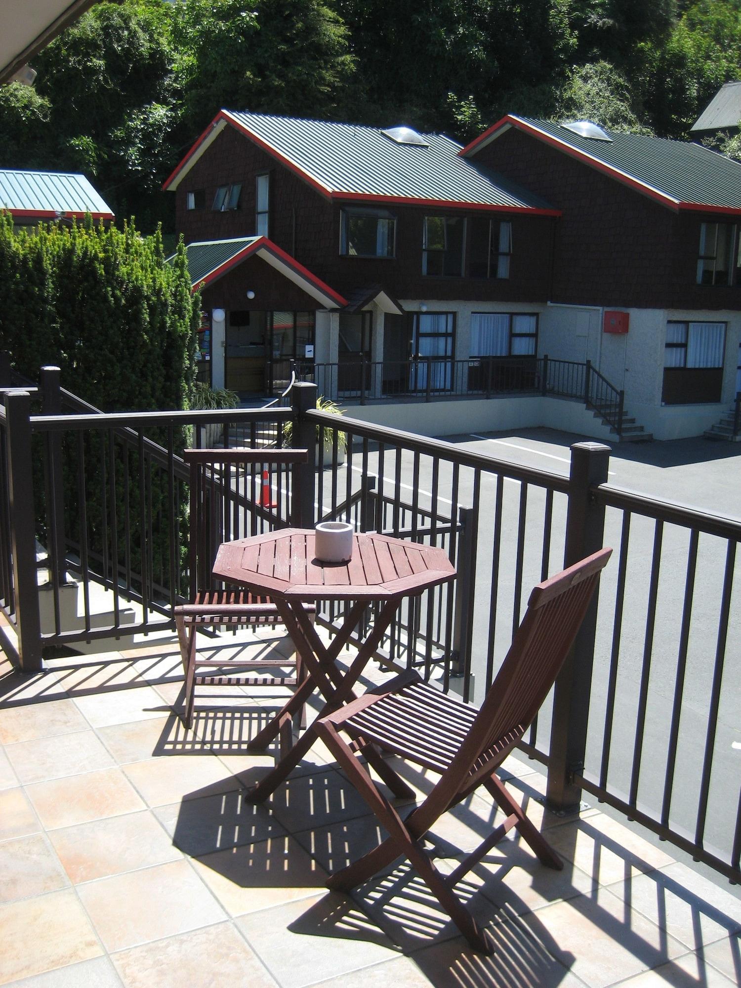 Restaurant 755 Regal Court