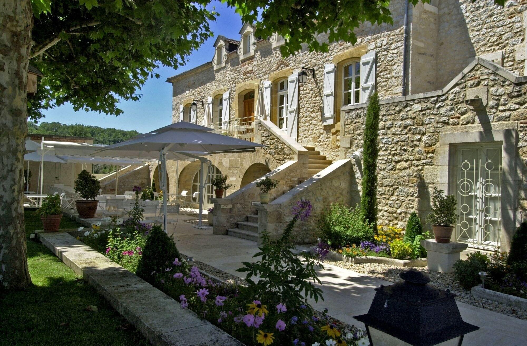 Varios Hostellerie Clau del Loup