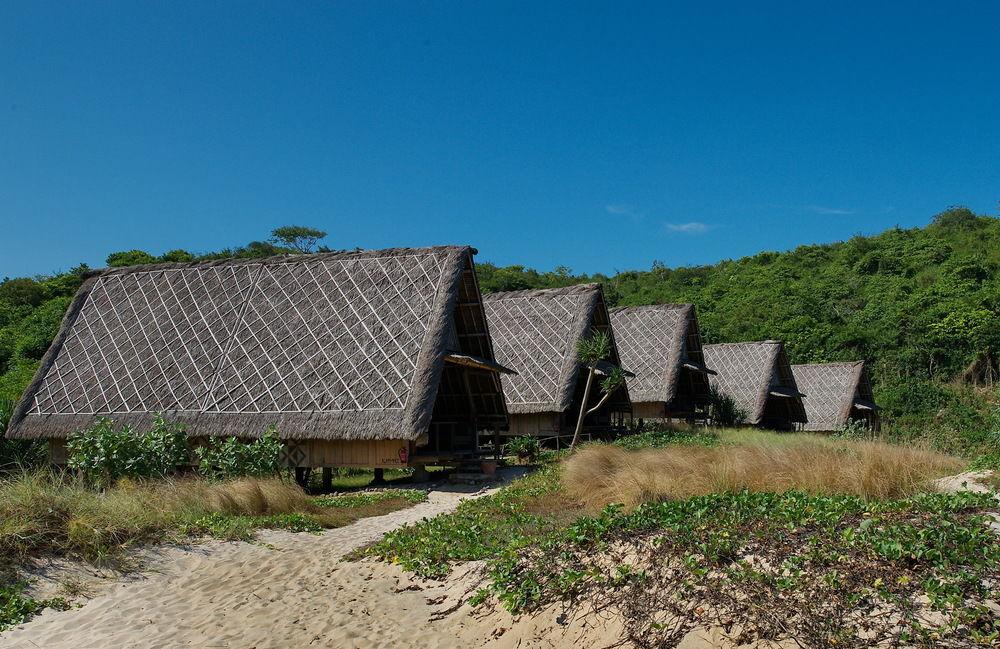 Vista Exterior Jeeva Beloam Beach Camp