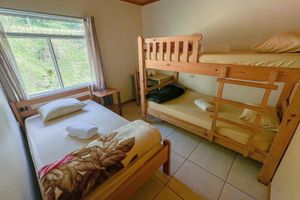 Alquiler Vacacional - Cozy triple room with a private bathroom surrounded by nature. Colibri