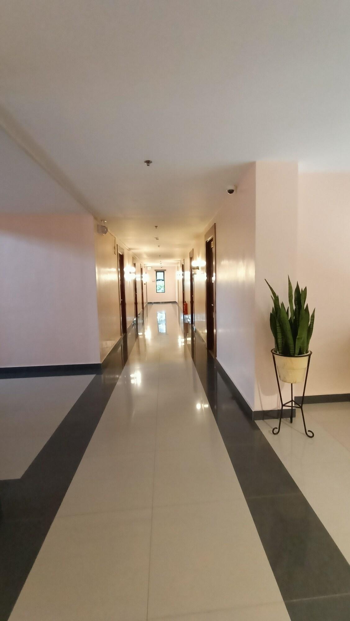 Varios Grand Emilia Hotel