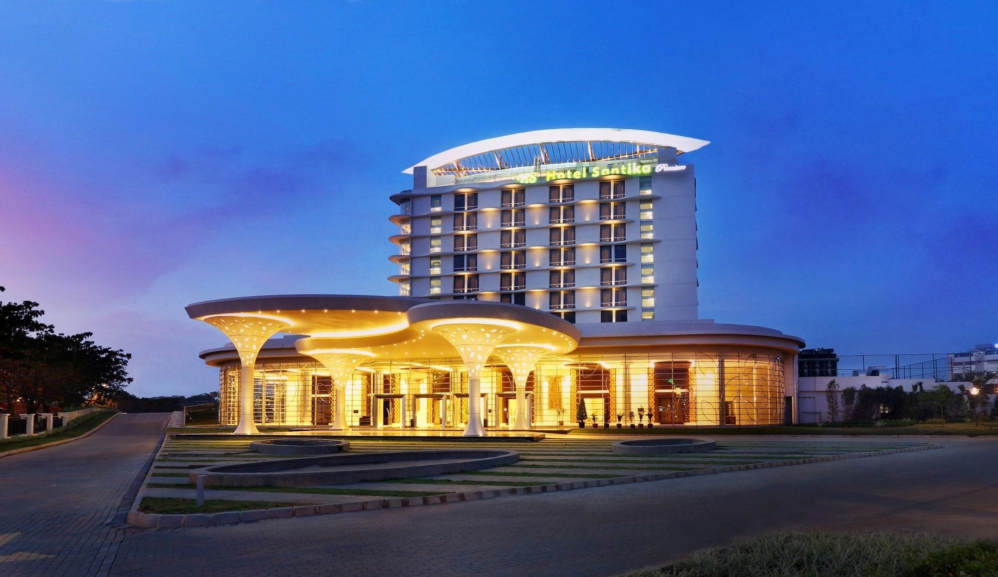 Vista Exterior Santika Premiere Kota Harapan Indah