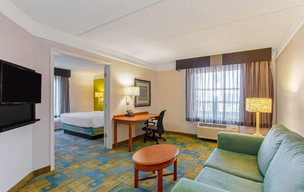 La Quinta Inn & Suites by Wyndham Orlando I Drive/Conv Ctr - Hoteles en International Drive de Orlando
