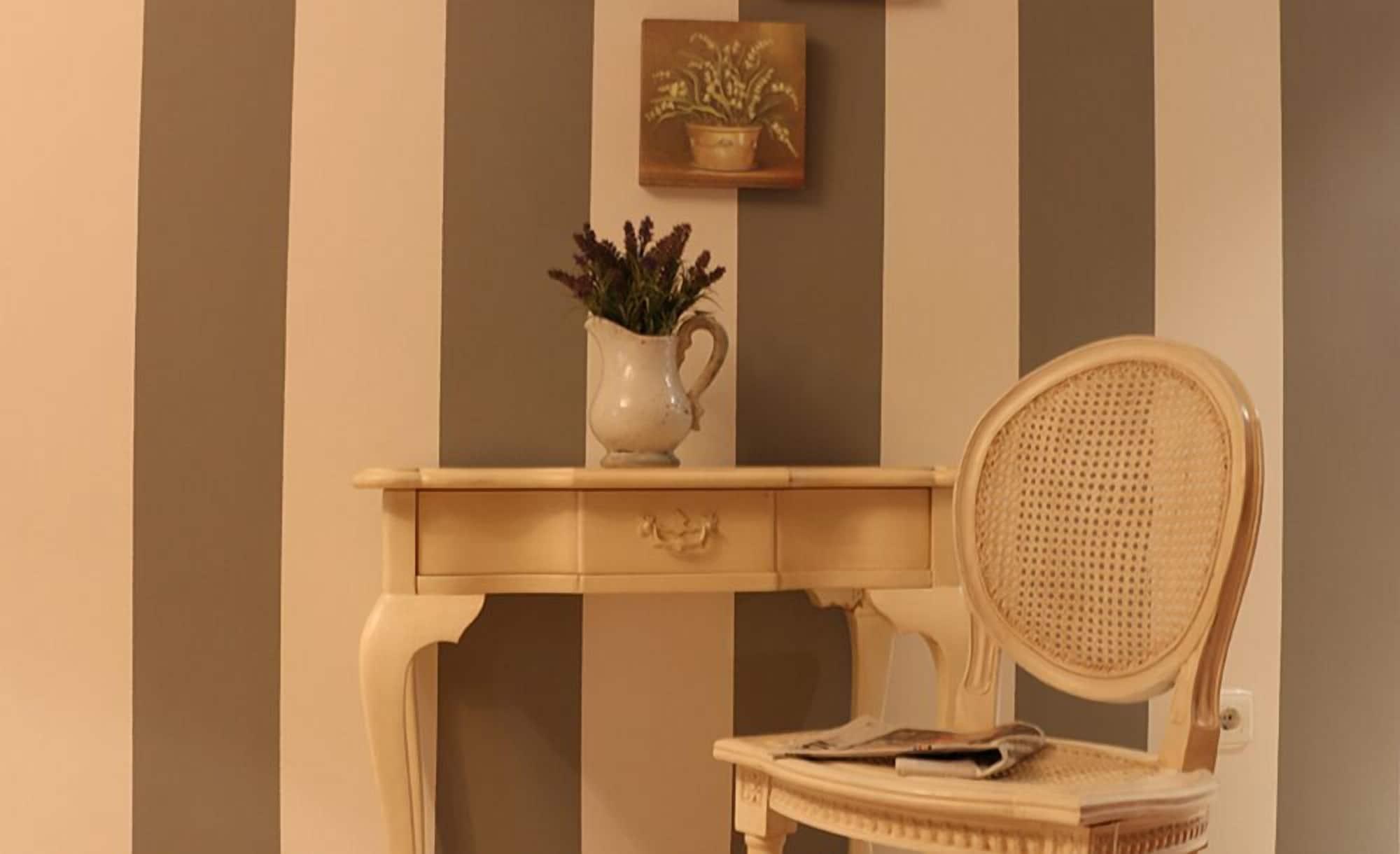 Vista Lobby Hostal - Restaurante Emilia