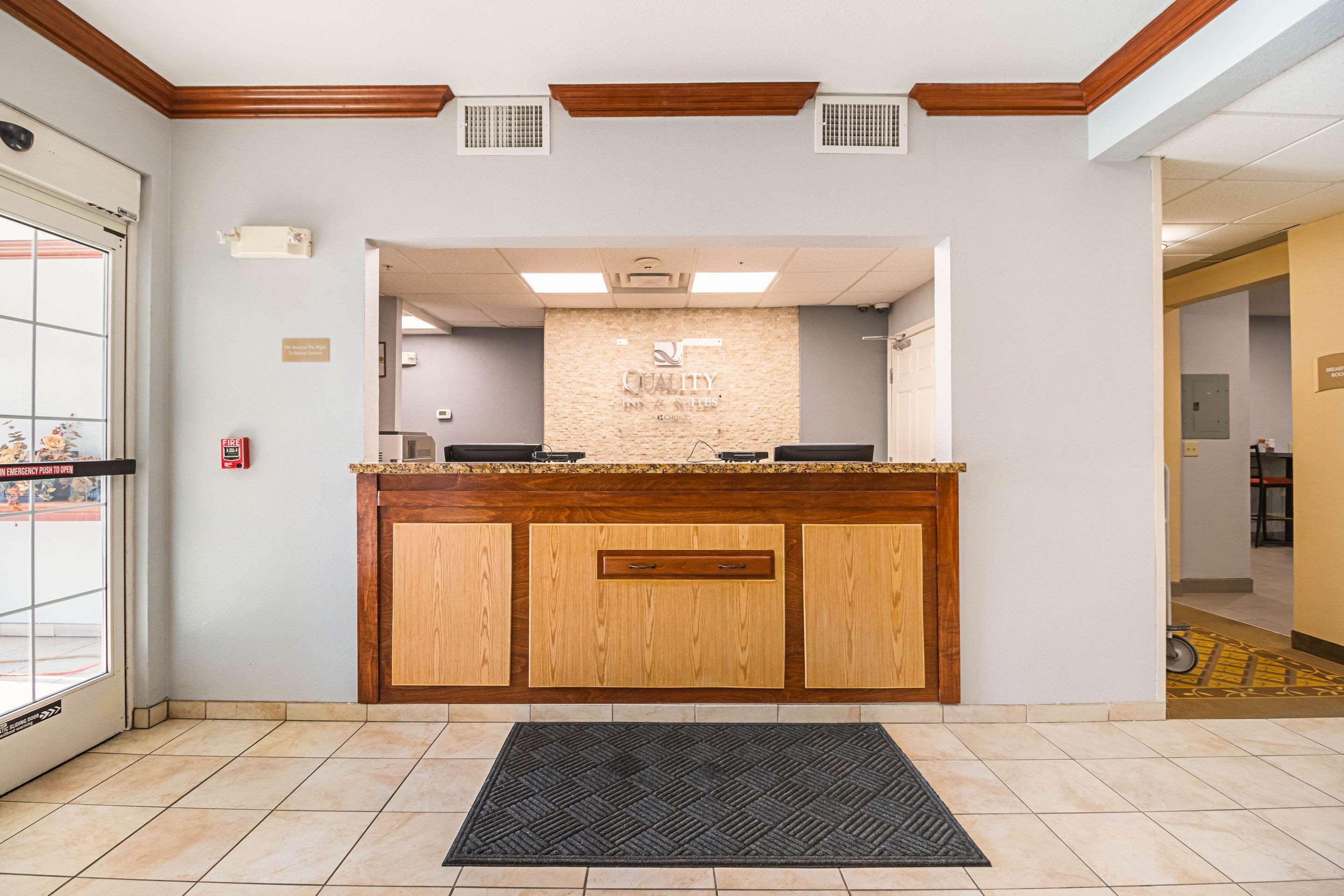 Vista Lobby Suburban Extended Stay Hotel Waterloo - Cedar Fall