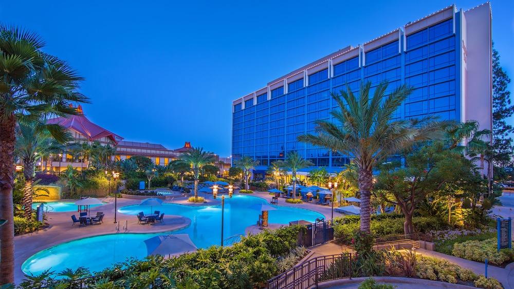 Pool view Disneyland Hotel - On Disneyland Resort Property