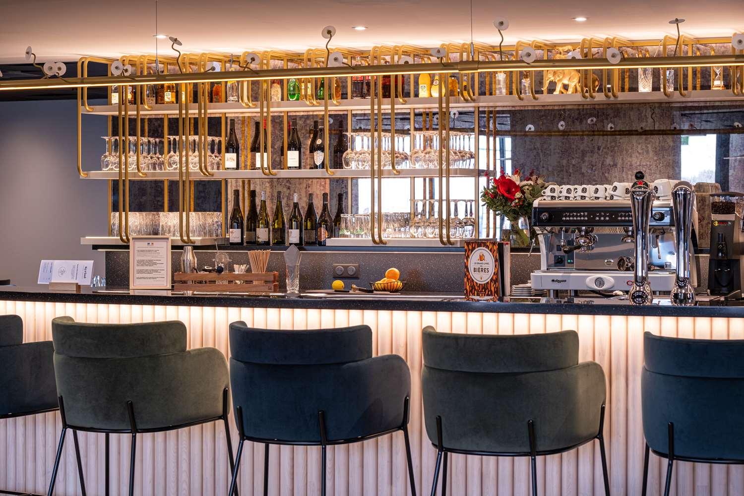 Restaurant Kyriad Tour Sud - Ballan Mire