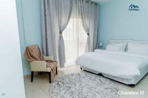 Alquiler Vacacional - A 10 Minutes de L'aéroport Appartement Meublé a la Décoration Épurée