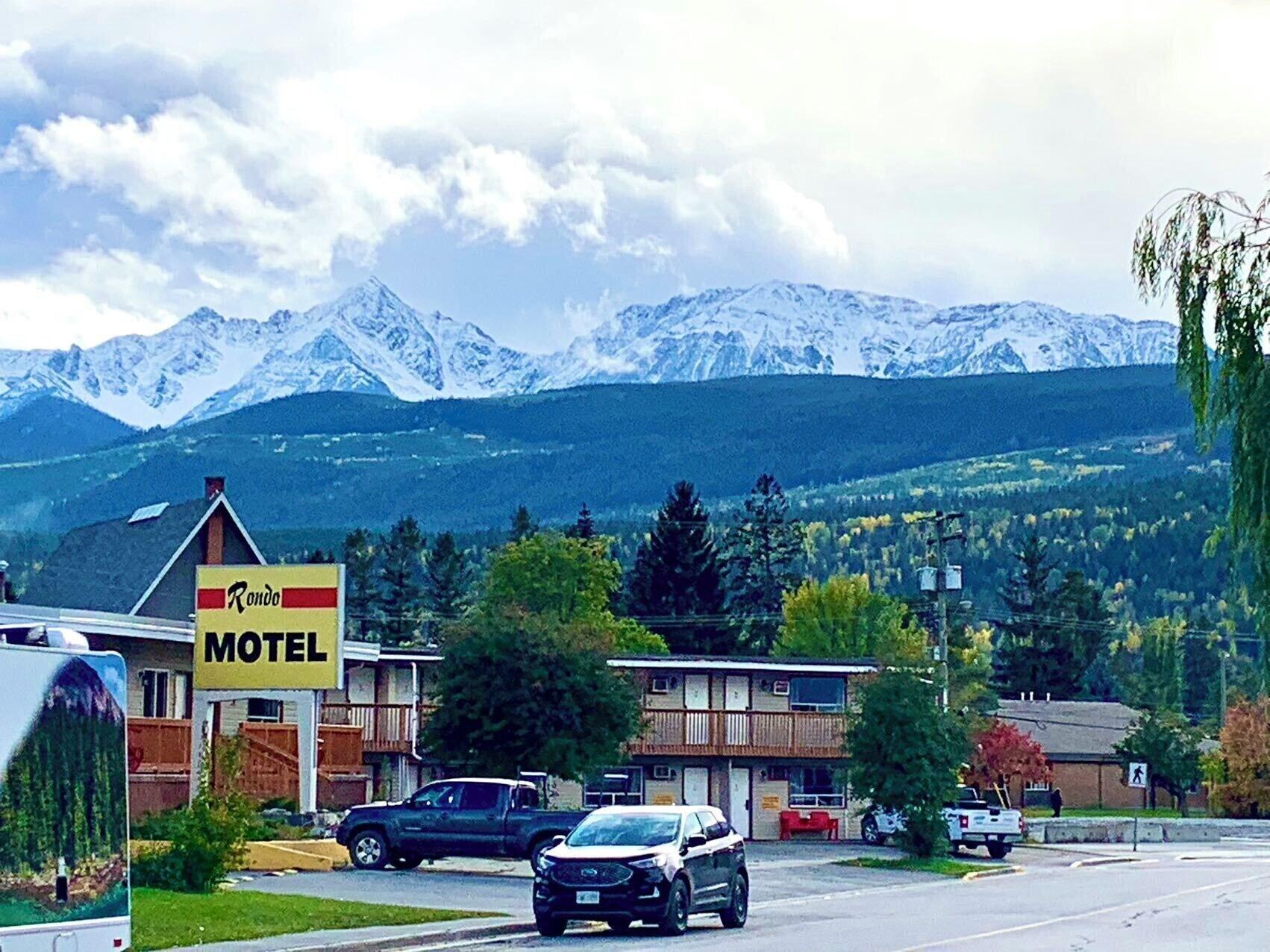 Varios Rondo Motel