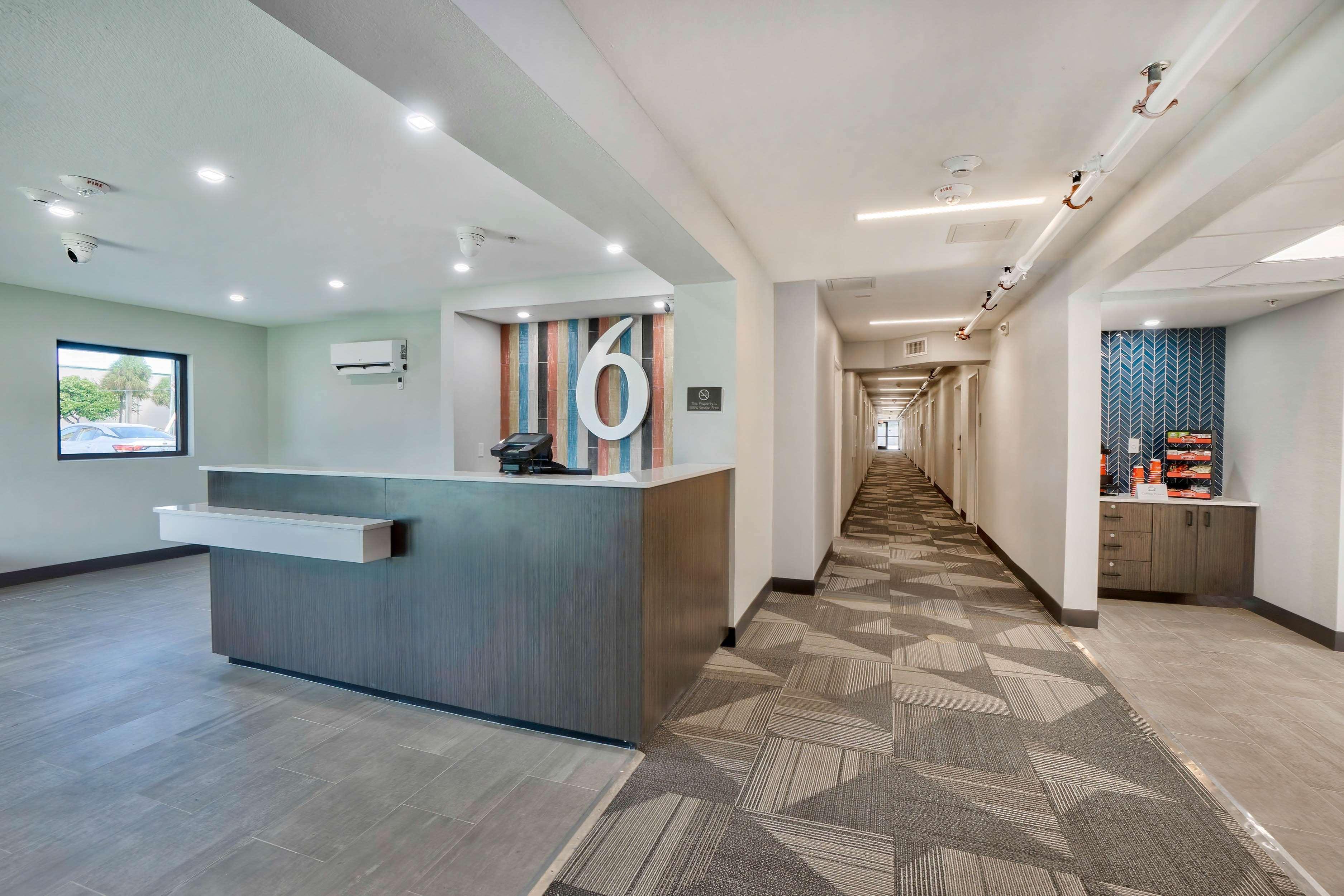 Vista Lobby Motel 6 Fort Lauderdale, FL