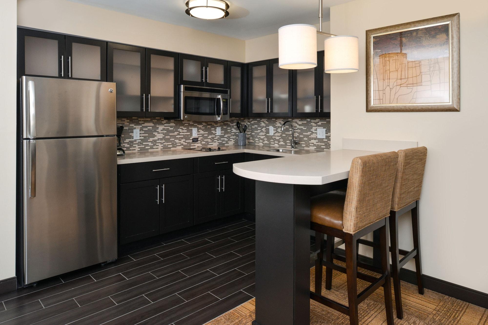 Equipamiento de Habitación Staybridge Suites Merrillville by IHG