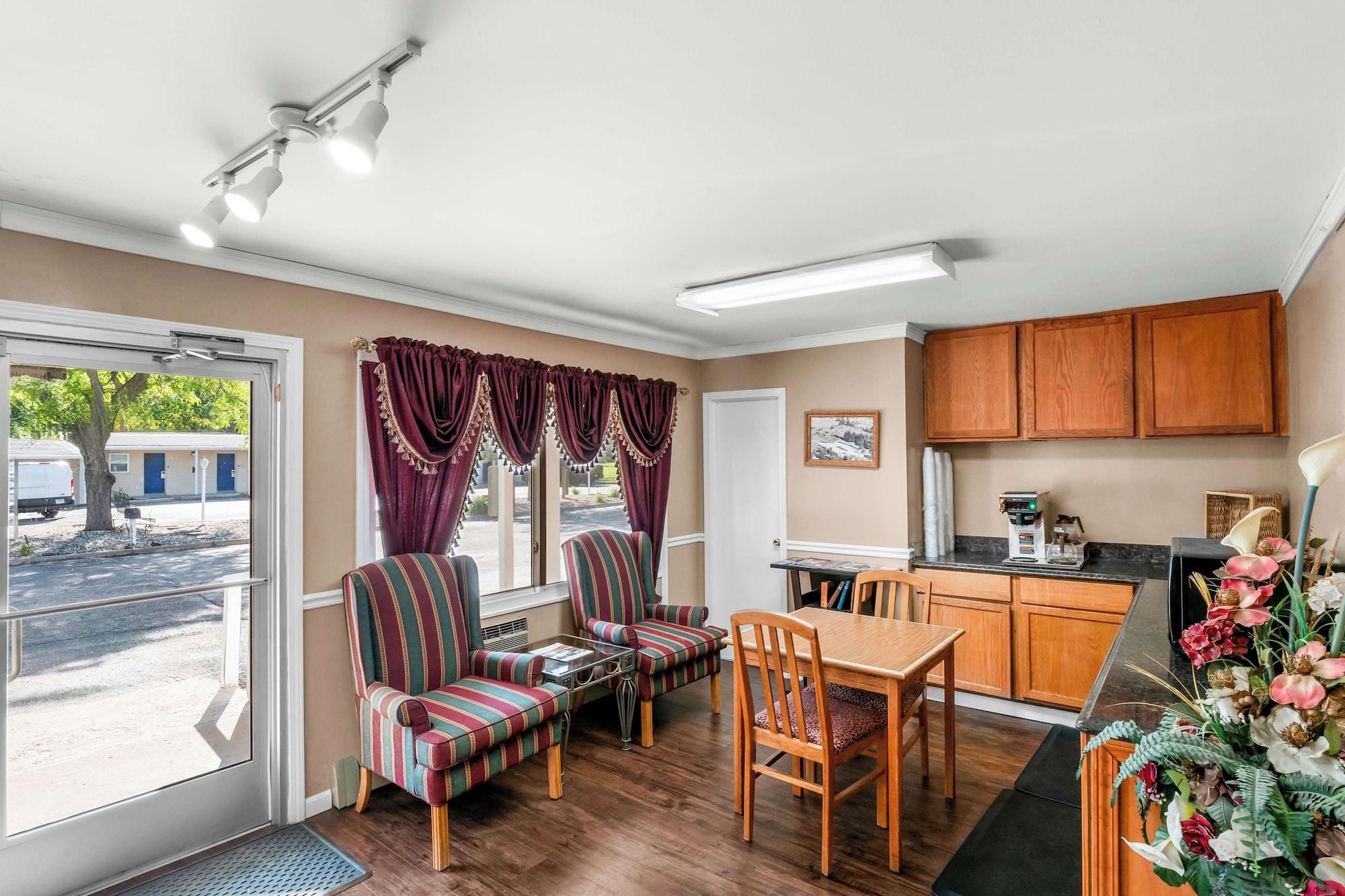 Vista Lobby Americas Best Value Inn Jonesville Hillsdale