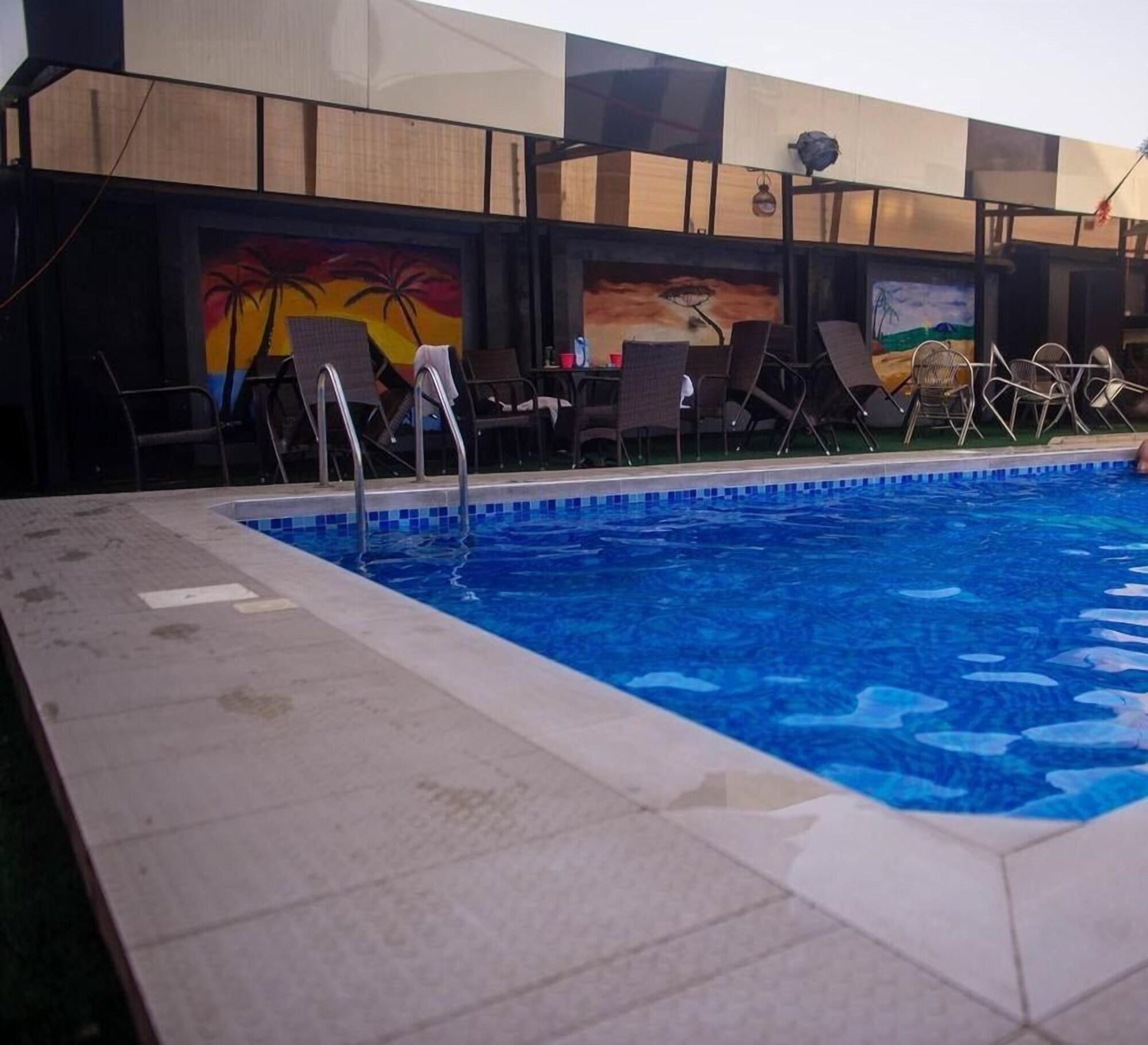 Vista Piscina Delano Hotel And Suites