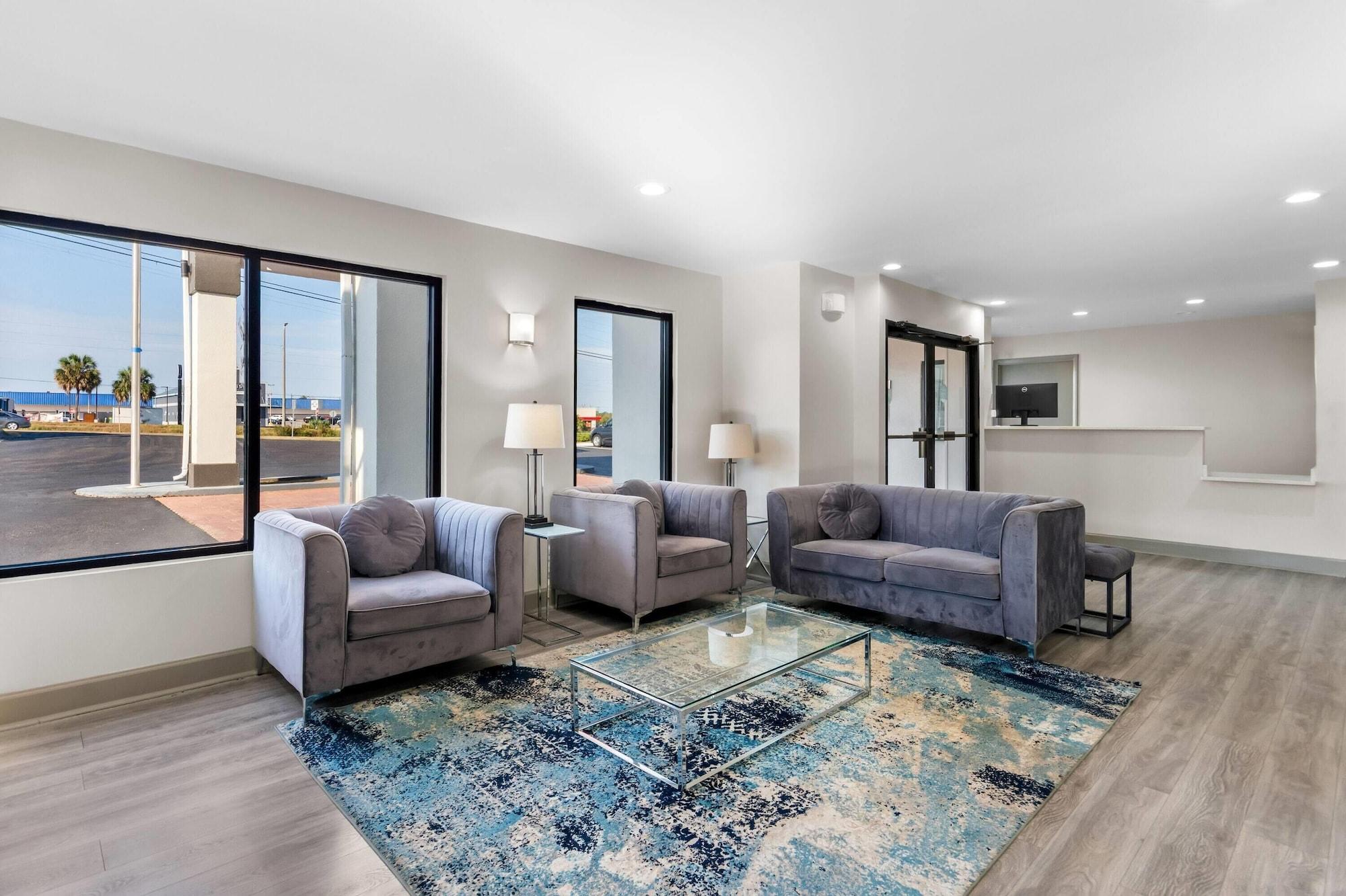 Vista Lobby Days Inn by Wyndham Enterprise