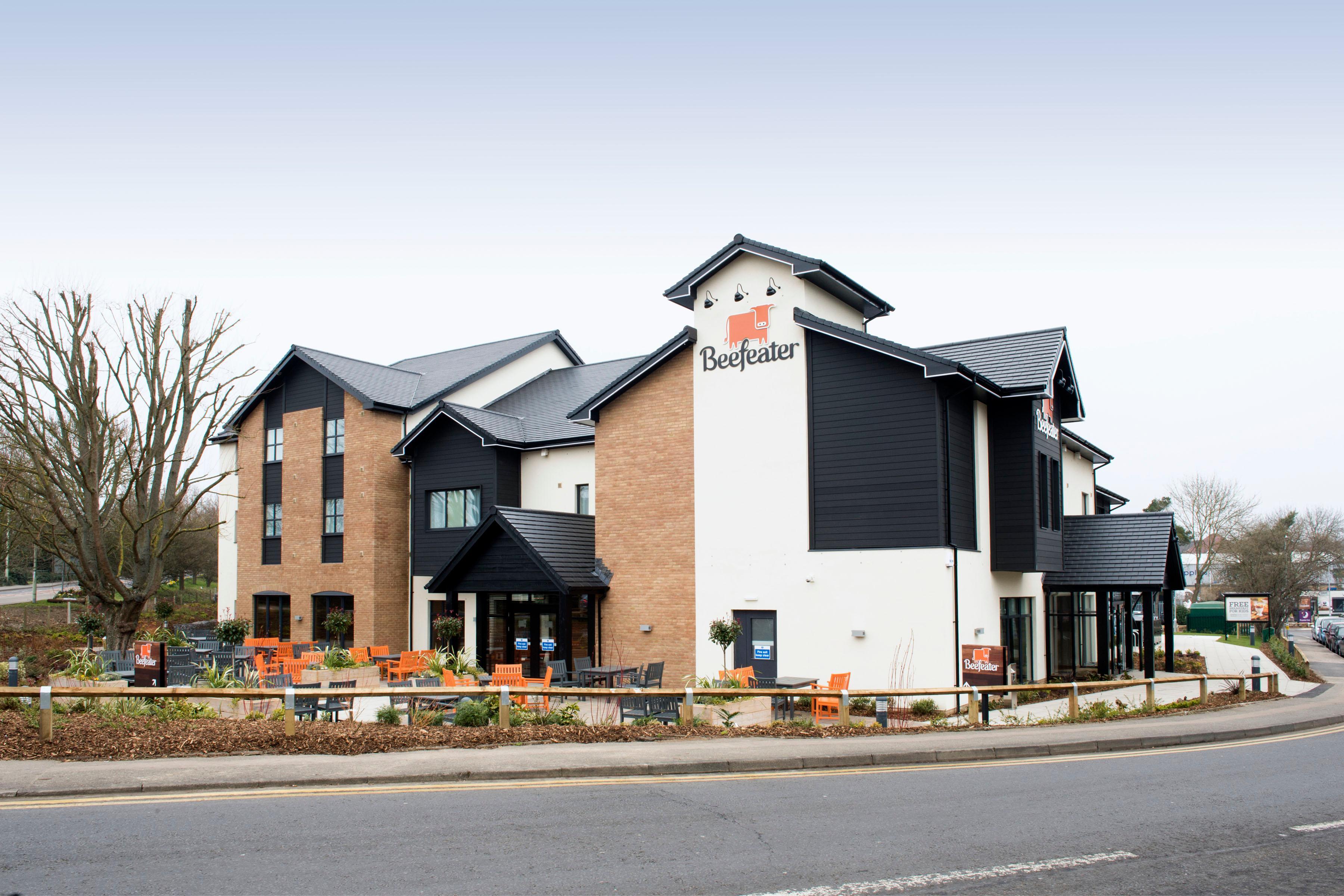 Vista Exterior Premier Inn Ware