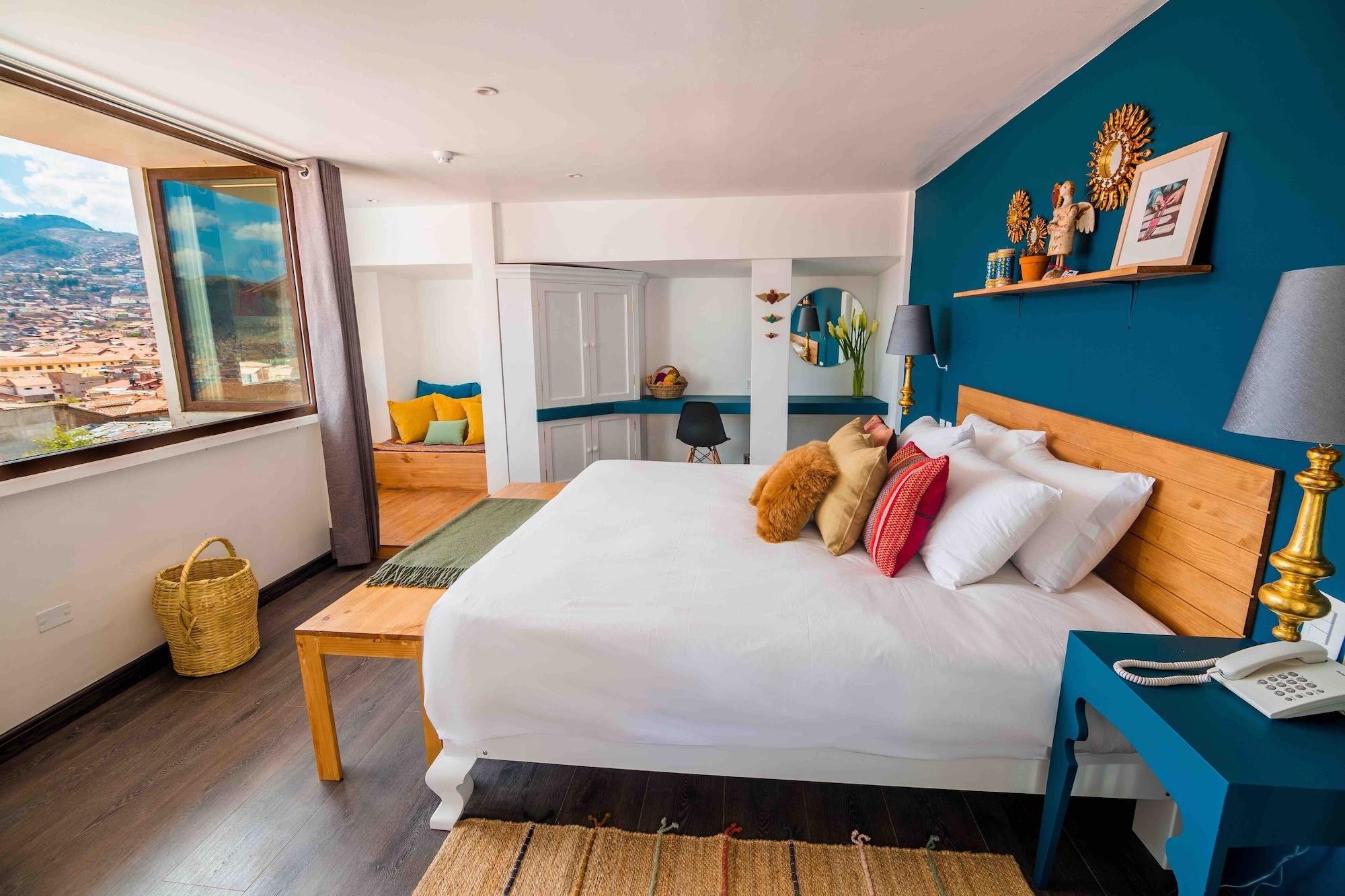 Varios Tariq Boutique