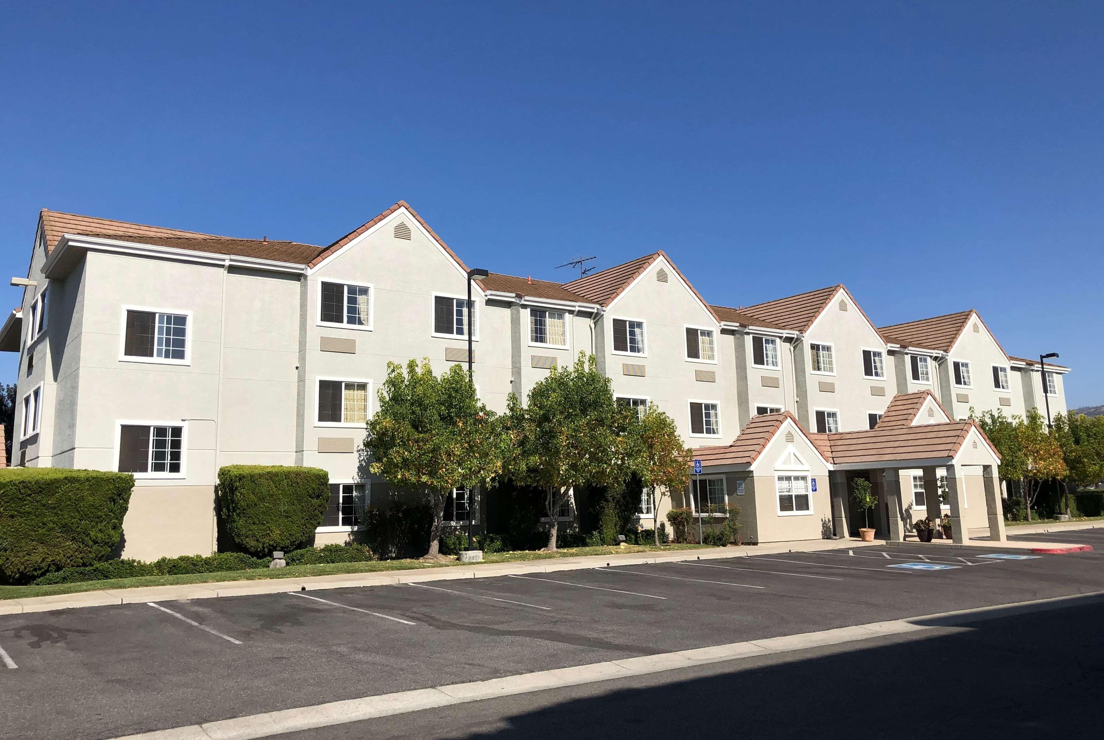 Varios Microtel Inn & Suites by Wyndham Morgan Hill/San Jose Area